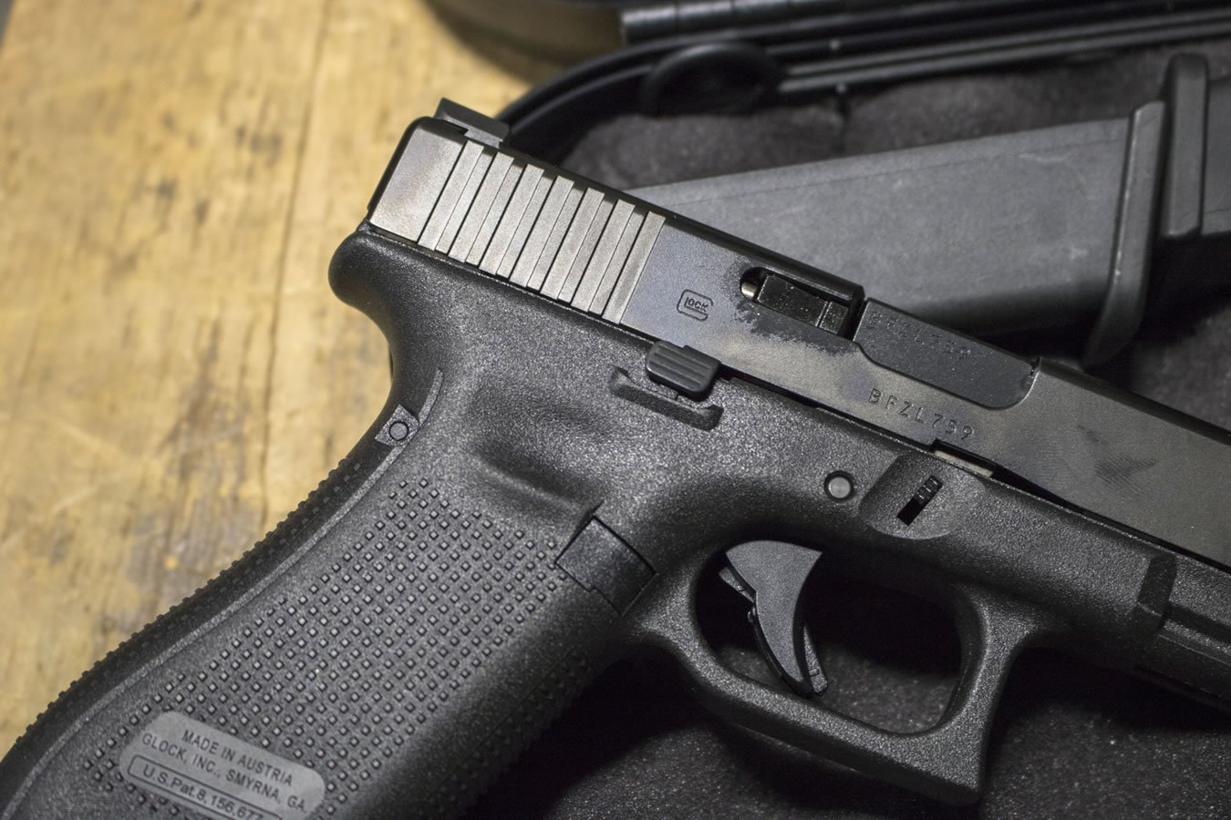 GLOCK 17 Gen5 9mm Police Trade-in Pistol with Night Sights (Good)