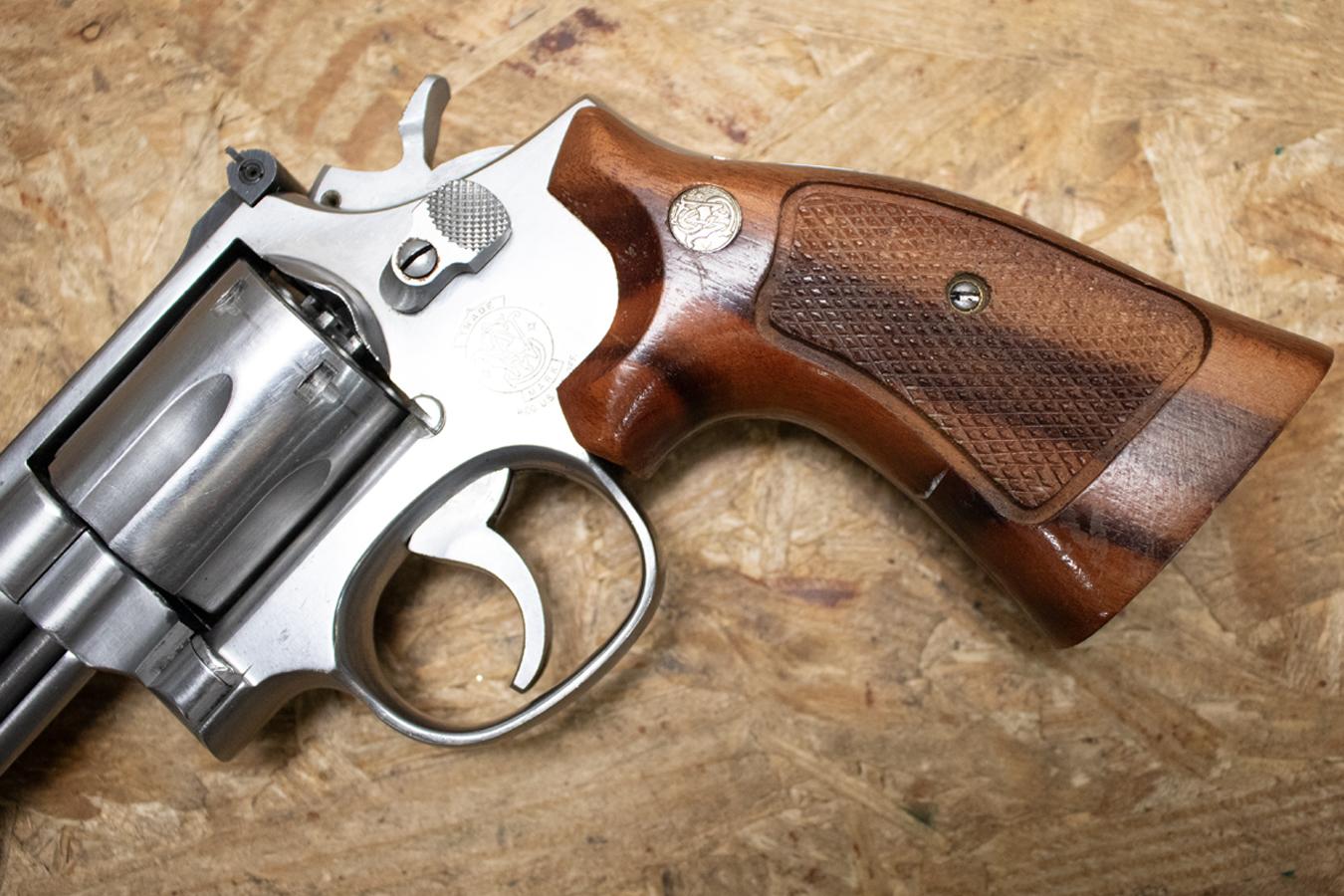 SMITH AND WESSON 66-2 .357 Magnum Police Trade-In Revolver with Wood Grip