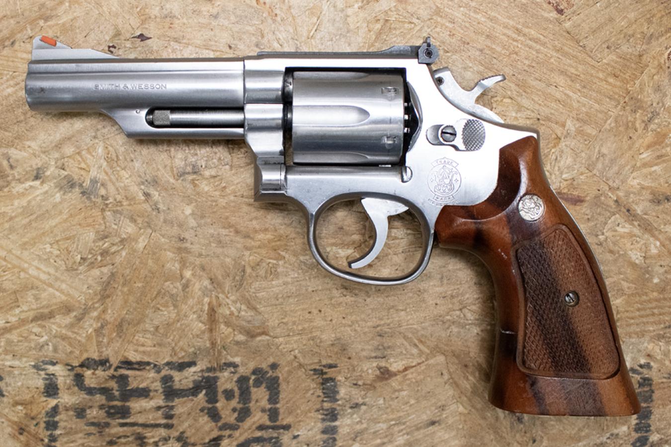 SMITH AND WESSON 66-2 .357 Magnum Police Trade-In Revolver with Wood Grip
