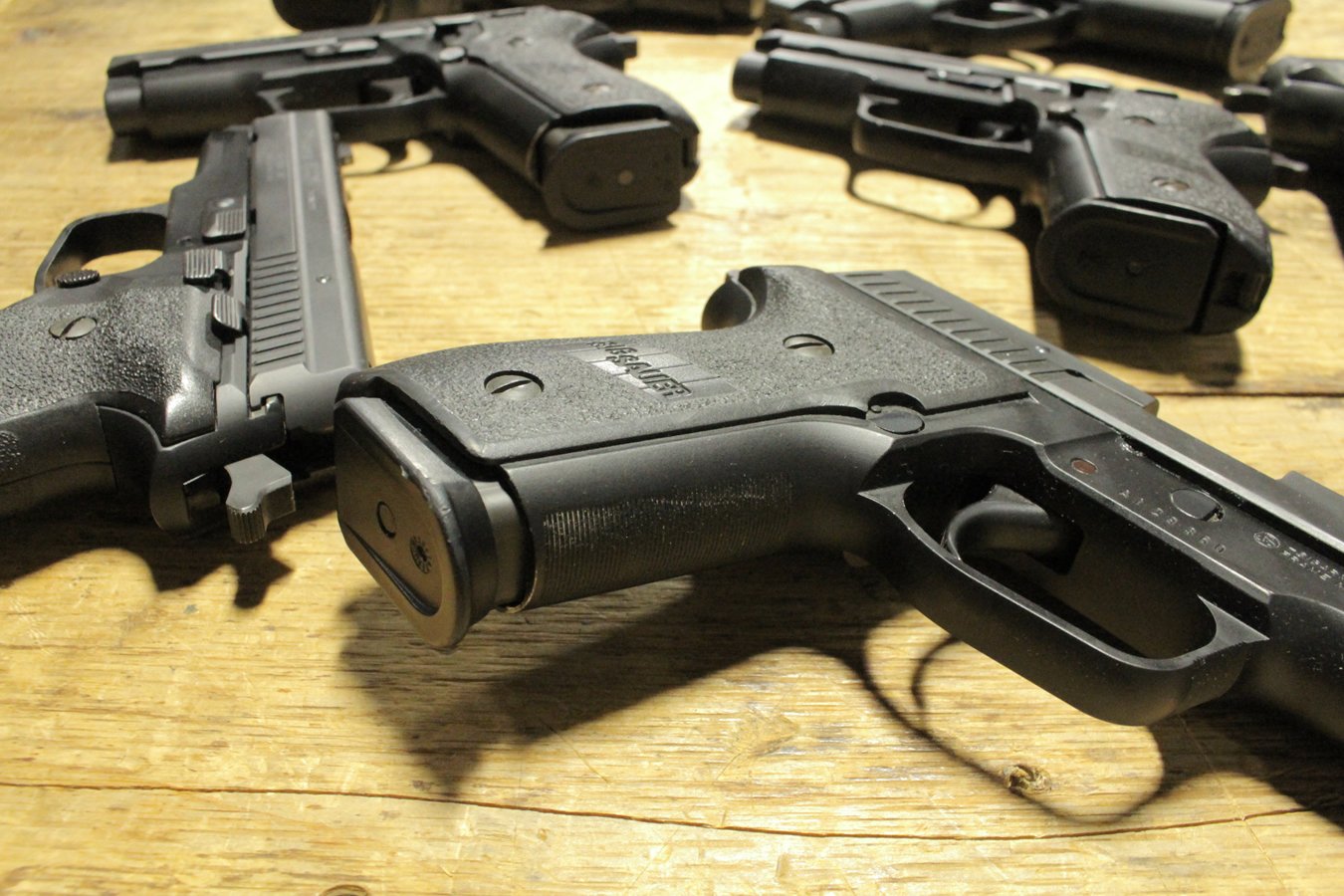 SIG SAUER P229 40 S&W DA/SA Police Trade-in Pistols (Good Condition)