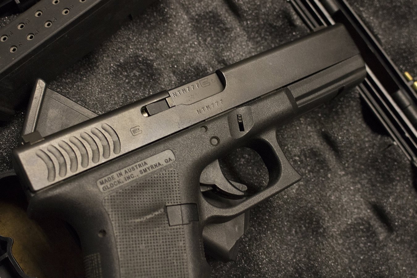 GLOCK 22 RTF2 (Gen3) 40 S&W Police Trade-Ins with Fish Gill Serrations (Good Condition)