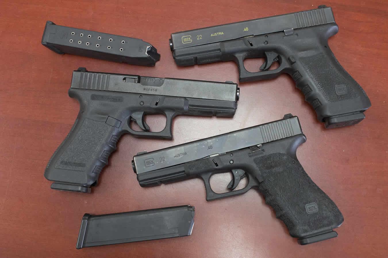 GLOCK 22 40 S&W Police Trade-ins with 2 Mags (Gen3)
