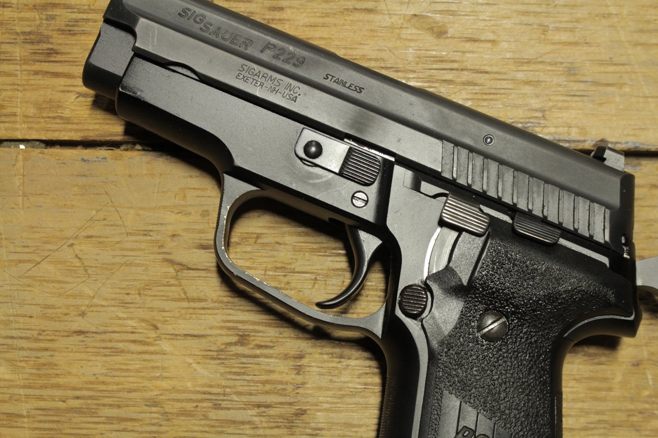 SIG SAUER P229 40 S&W DA/SA Police Trade-in Pistols (Good Condition)