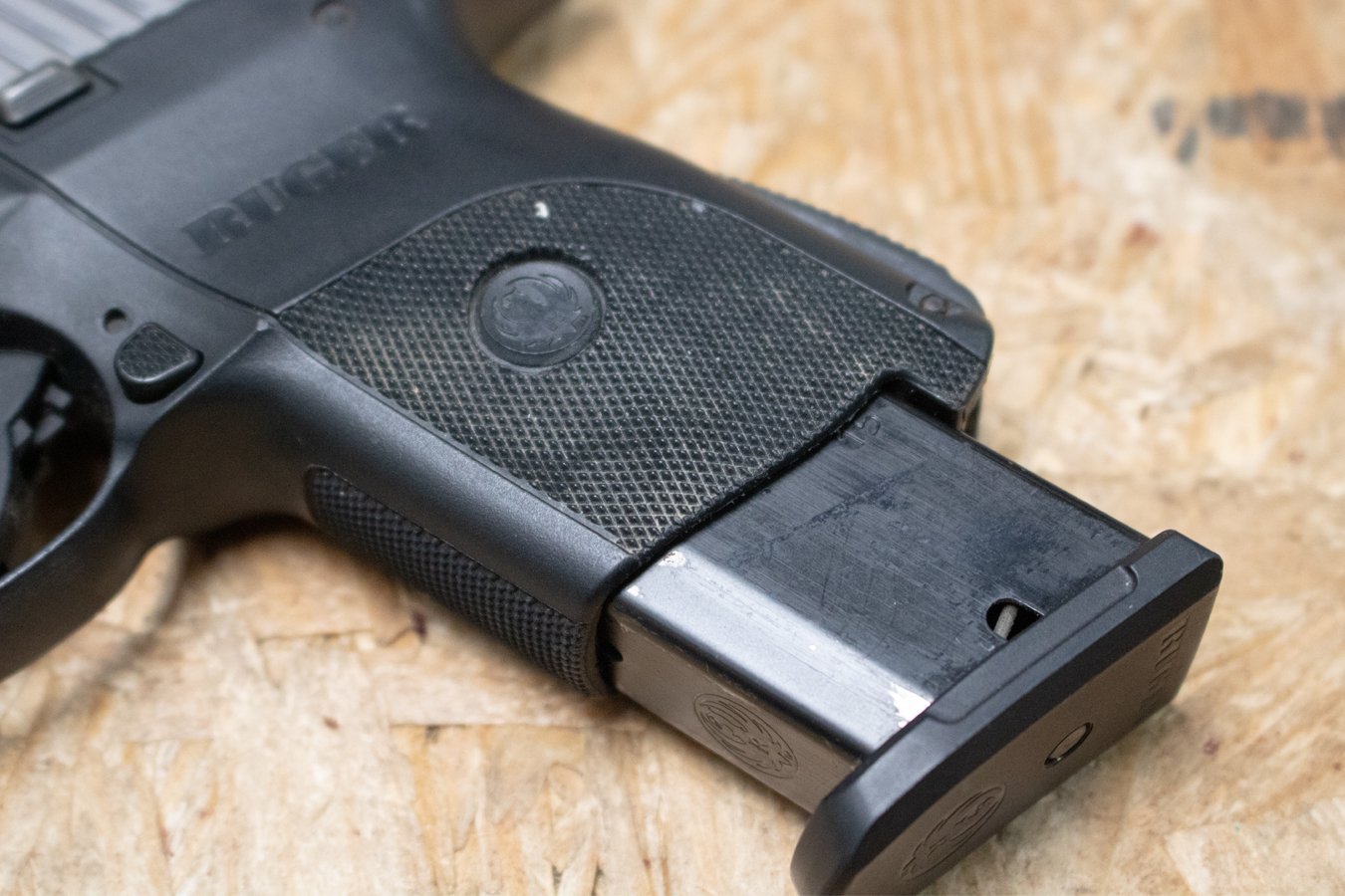 RUGER SR40C 40 S&W Police Trade-In Pistol with Extended Magazine