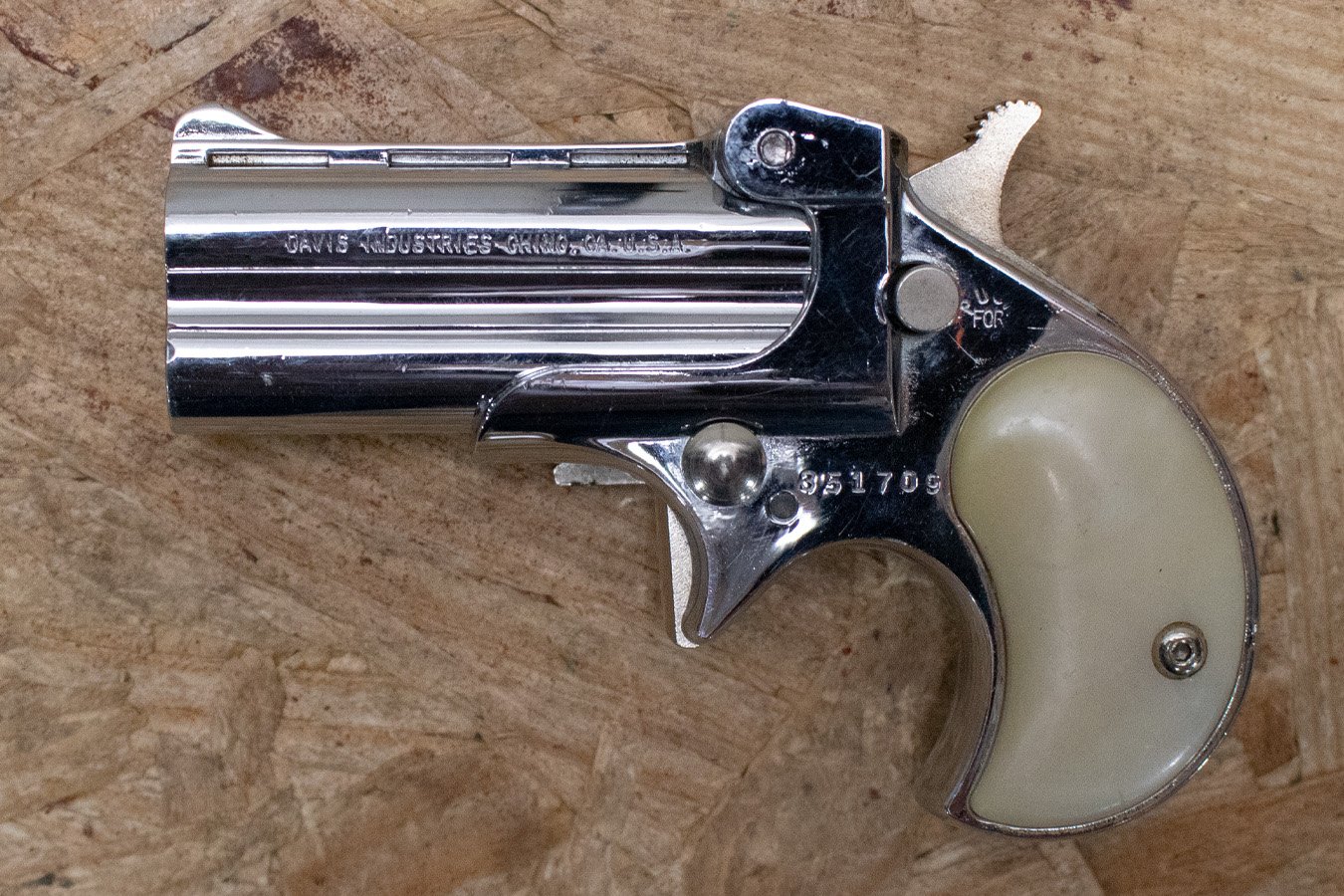 DAVIS D-22 22LR Derringer Police Trade-In Pistol with Chrome Finish