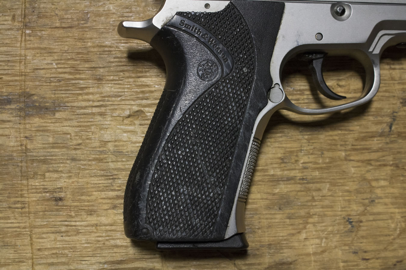 SMITH AND WESSON 5906TSW Tactical 9mm Police Trade-ins (Fair Condition)