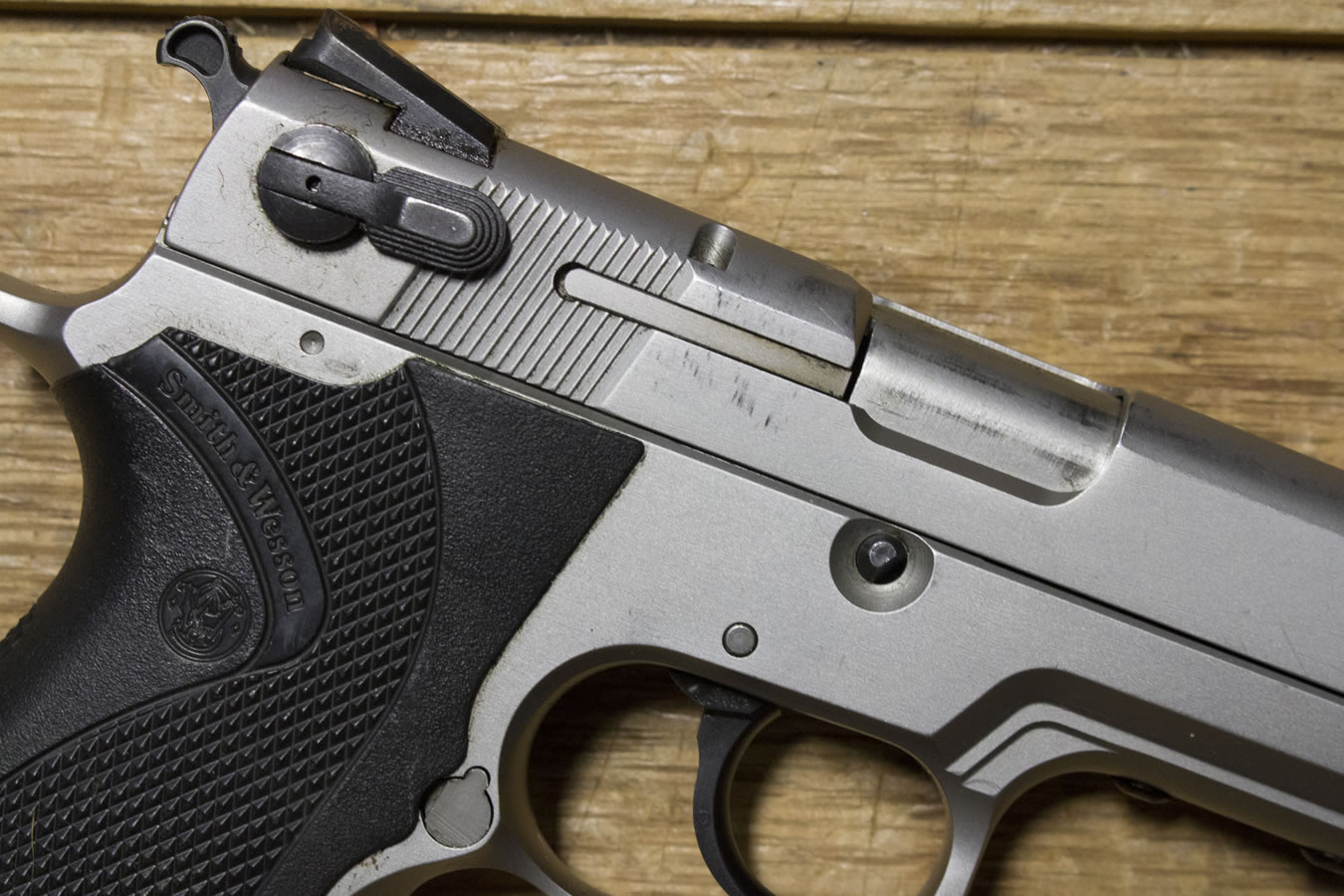 SMITH AND WESSON 5906TSW Tactical 9mm Police Trade-ins (Fair Condition)