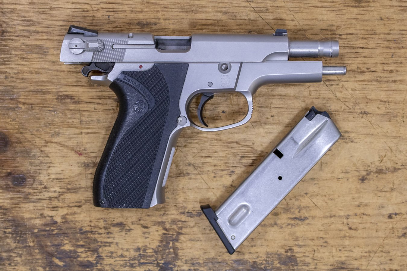 SMITH AND WESSON 5906 9mm Police Trade-In Pistol