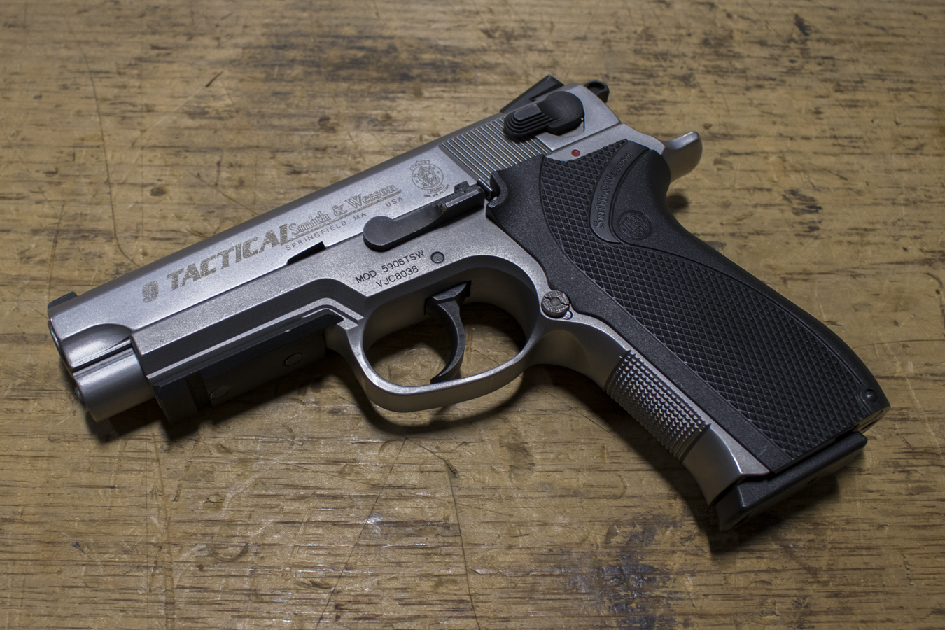 SMITH AND WESSON 5906TSW Tactical 9mm Police Trade-ins (Very Good Condition)