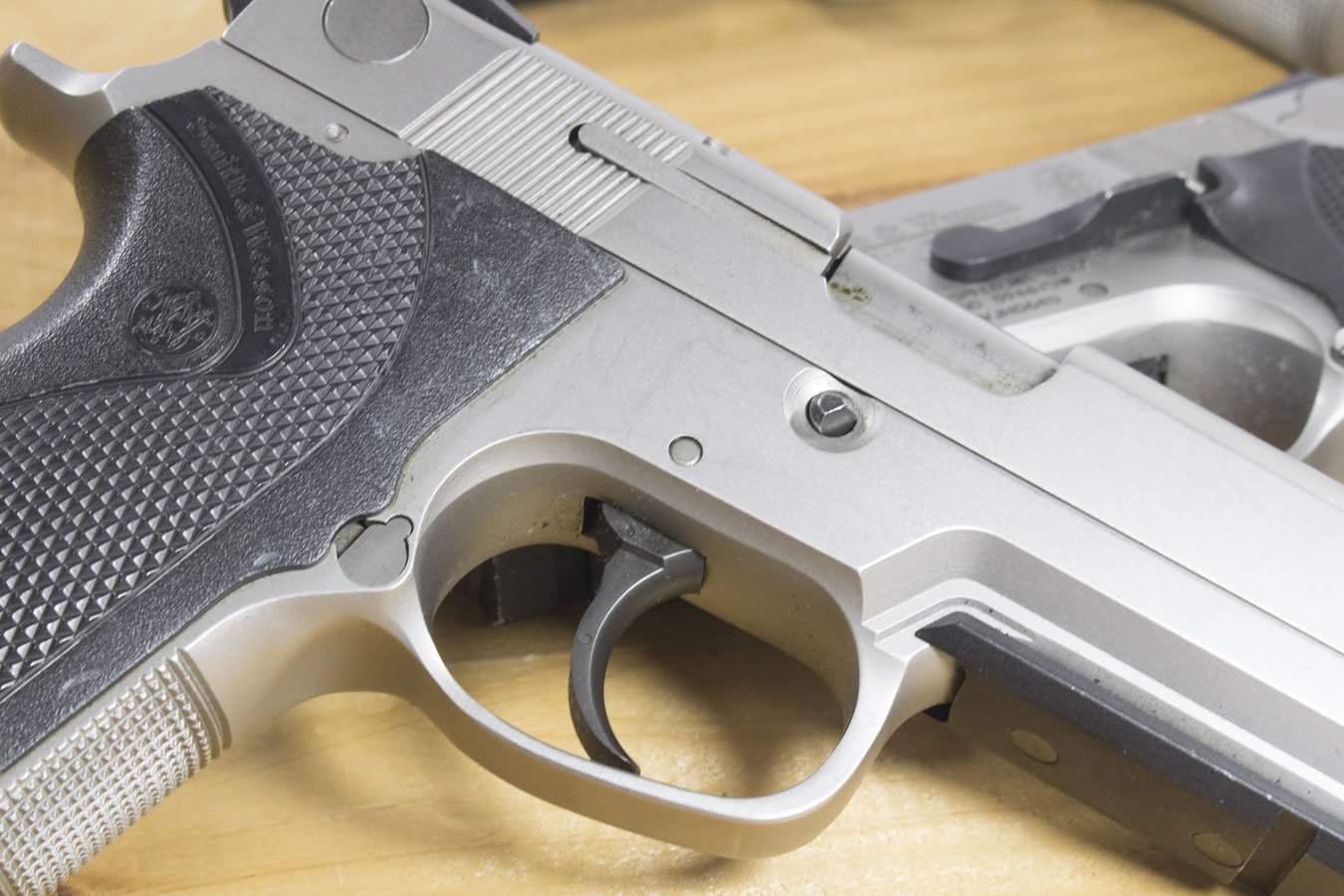 SMITH AND WESSON 5946TSW Tactical 9mm Police Trade-ins (Good Condition)