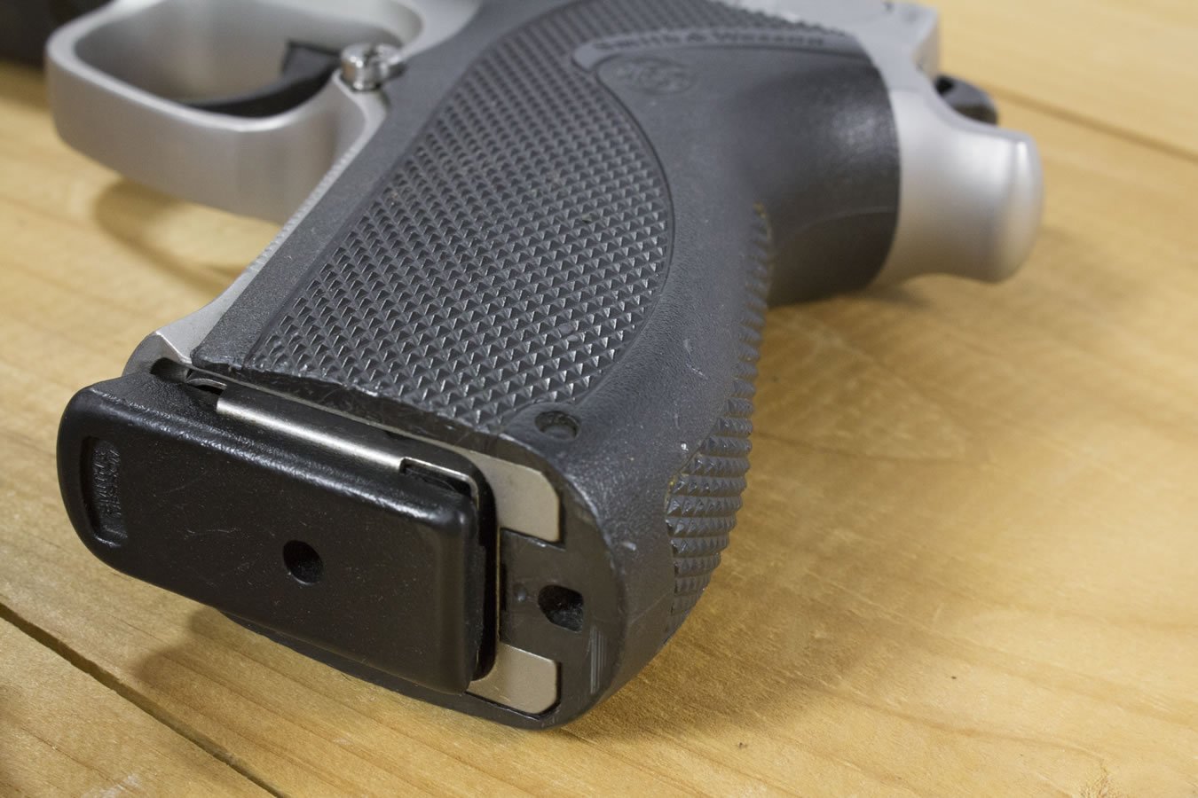 SMITH AND WESSON 5946TSW Tactical 9mm Police Trade-ins (Good Condition)