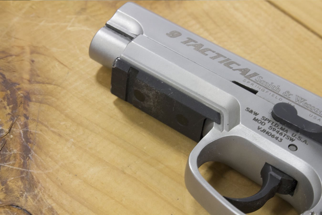 SMITH AND WESSON 5946TSW Tactical 9mm Police Trade-ins (Good Condition)