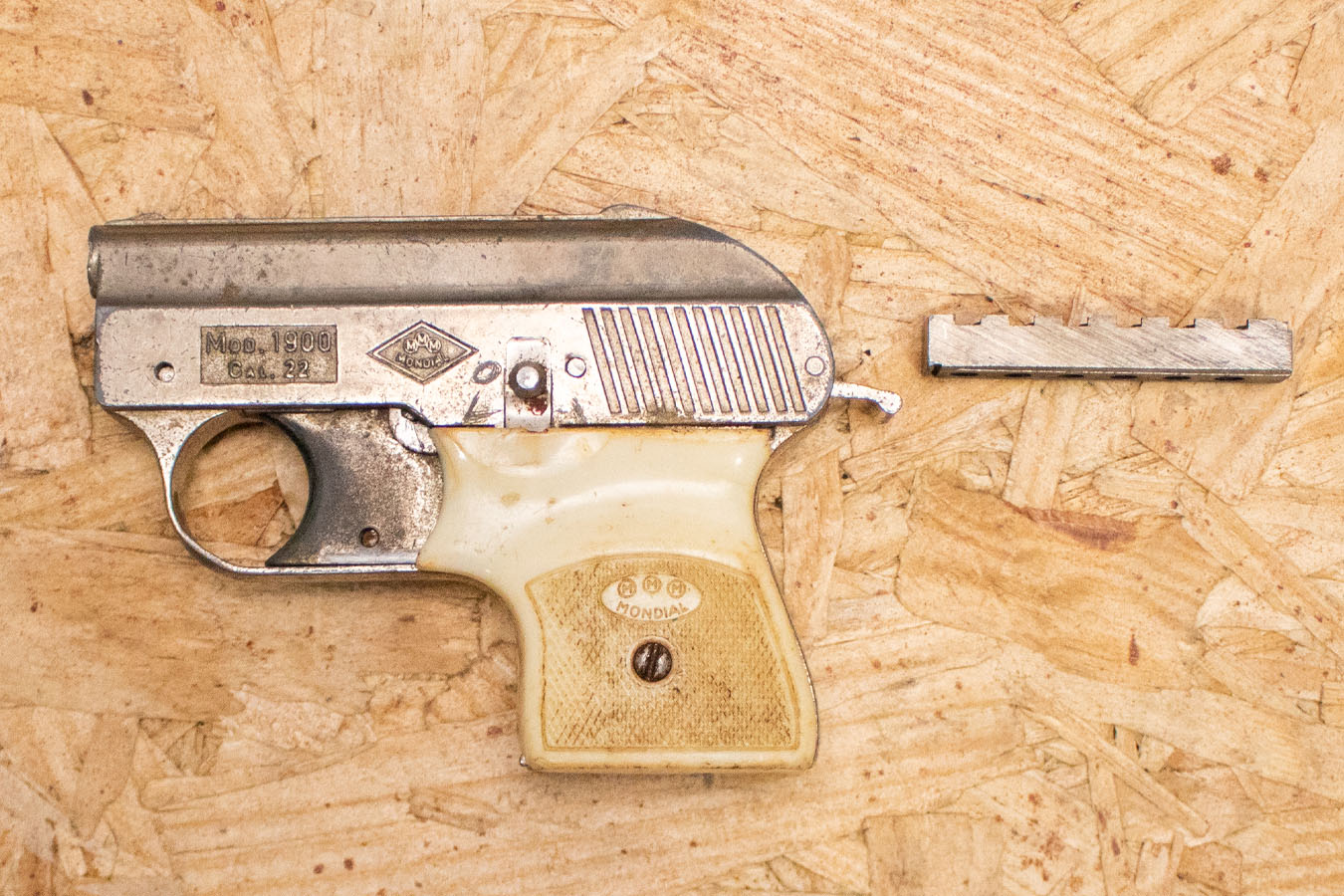 MONDIAL 1900 22 Caliber Police Trade-In Starter Pistol with Magazine