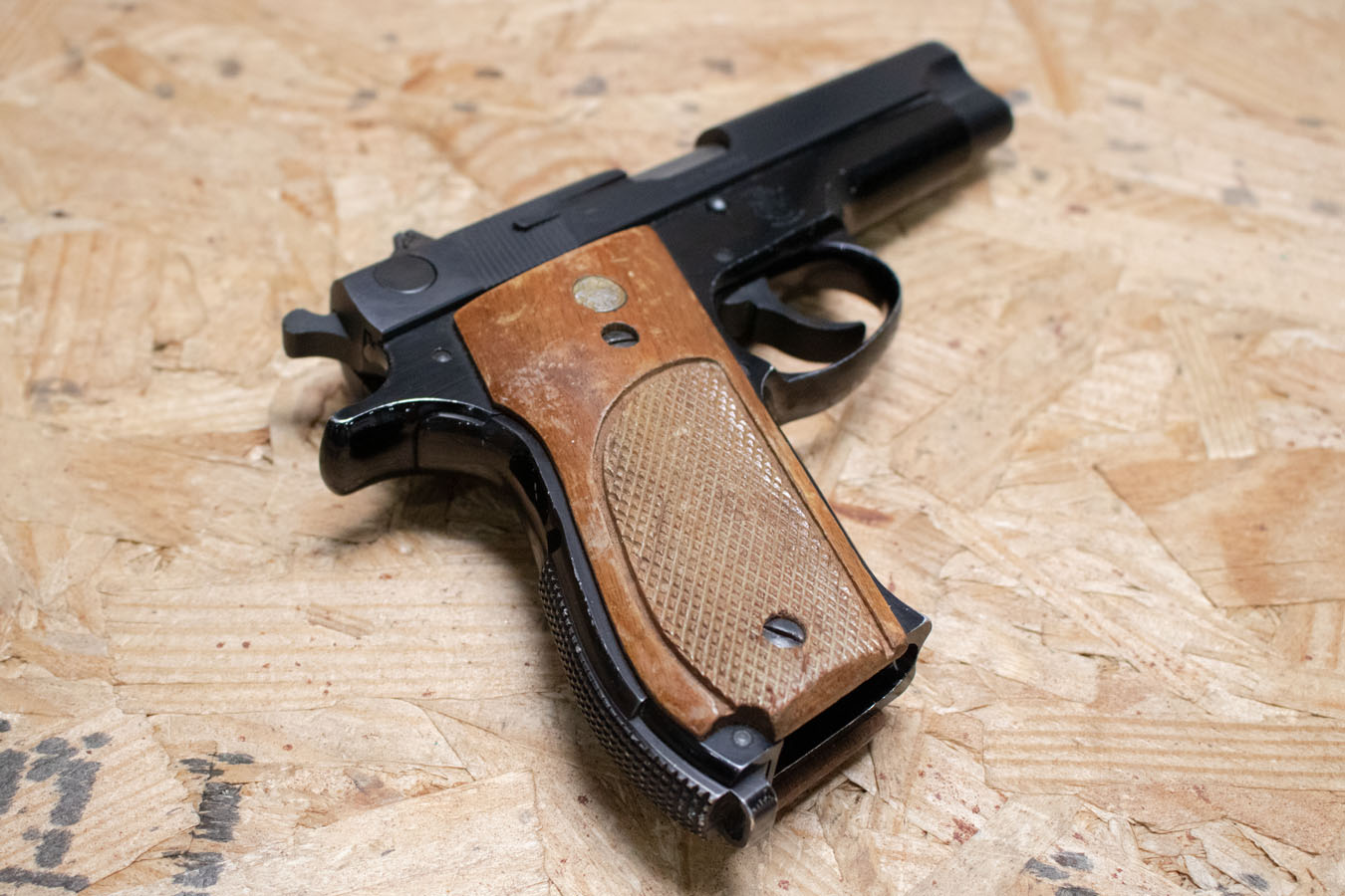 SMITH AND WESSON Model 39-2 9mm Police Trade-In Pistol (Magazine Not Included)
