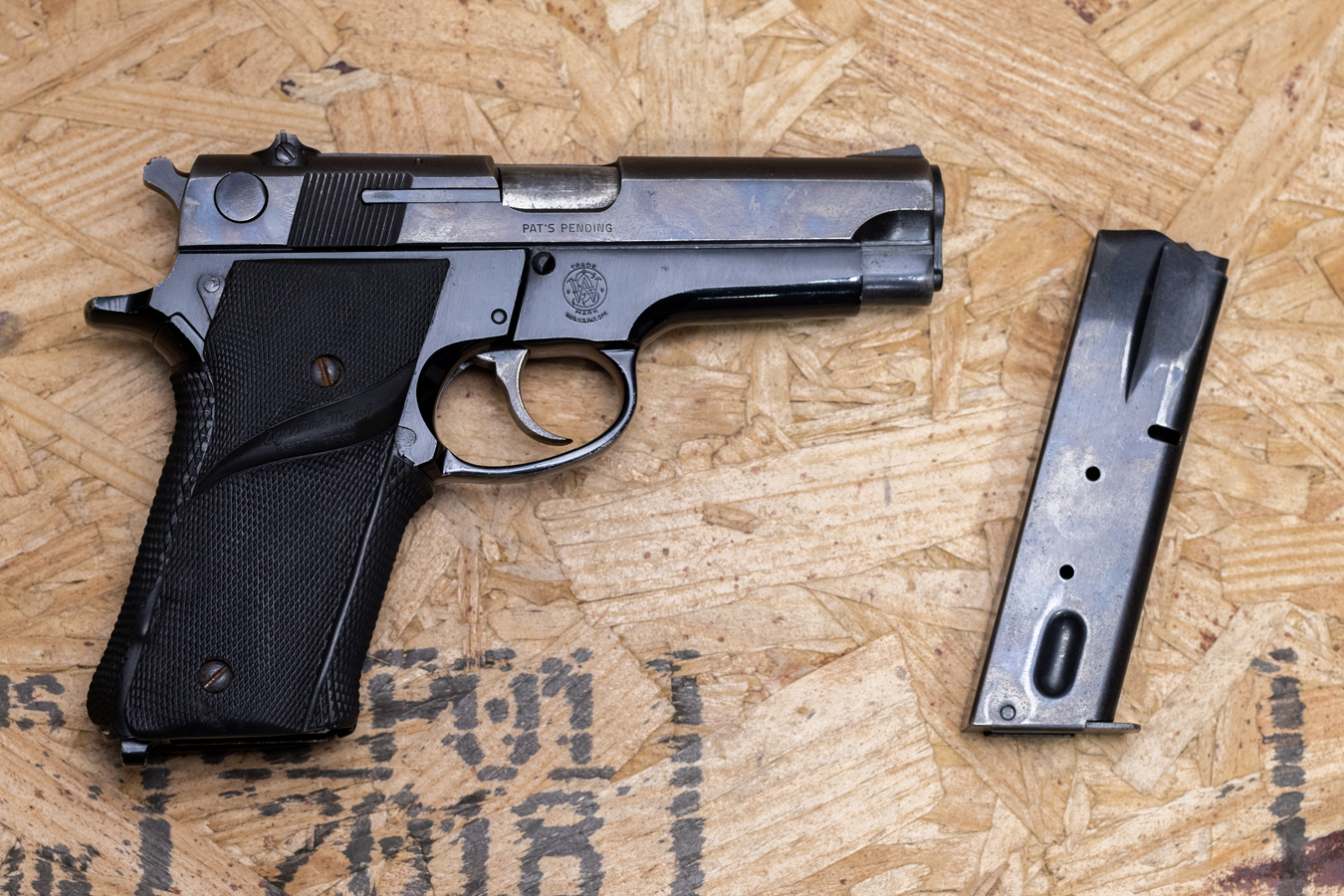 SMITH AND WESSON 59 9mm Police Trade-In Pistol with Rubber Grips