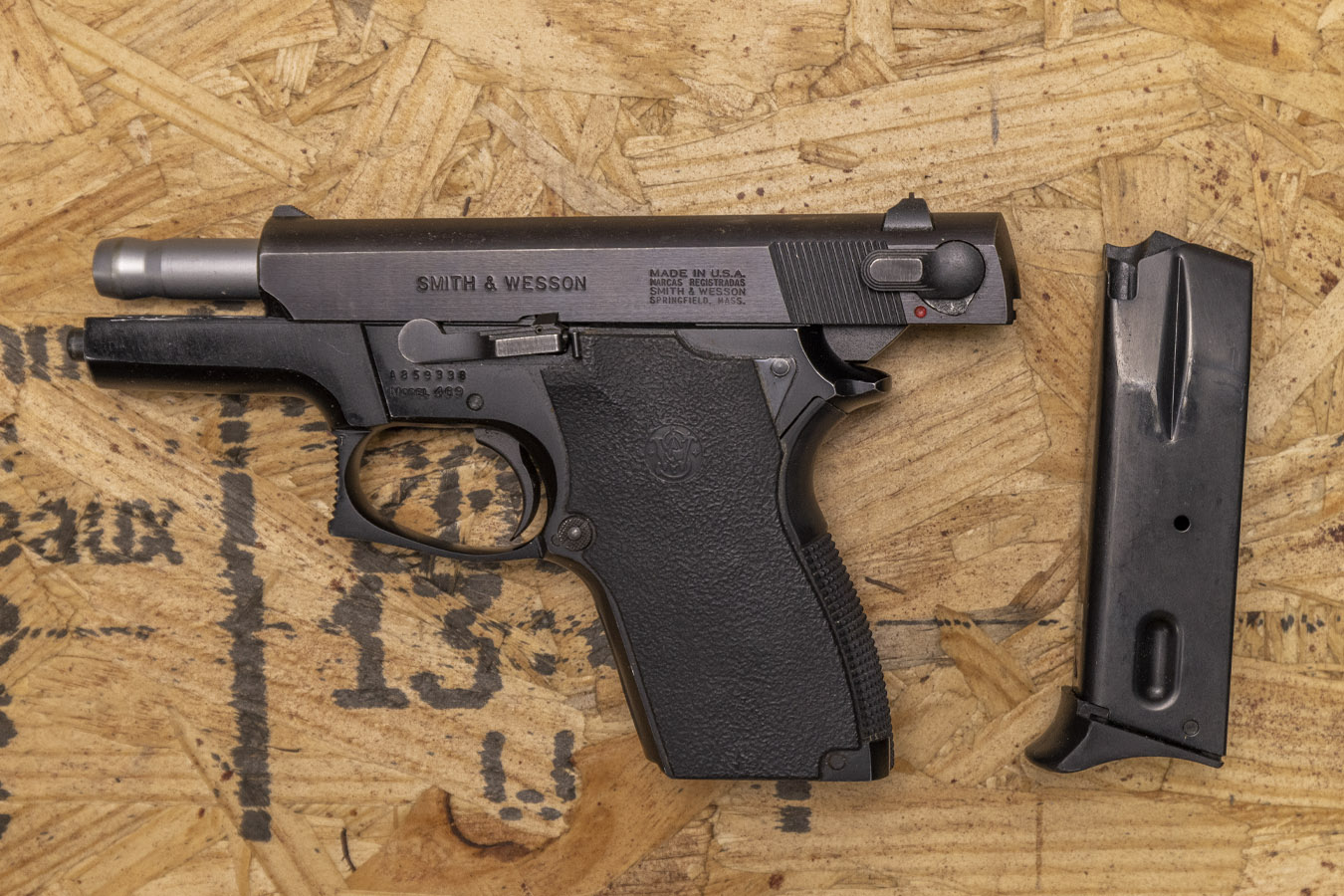 SMITH AND WESSON 469 9mm Police Trade-In Pistol