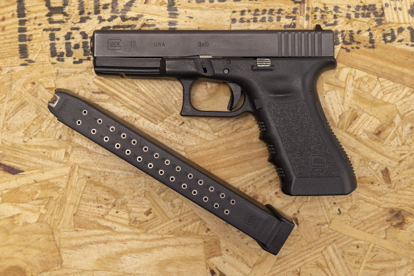 GLOCK 17 Gen3 9mm Police Trade-In Pistol with 31 Round Magazine