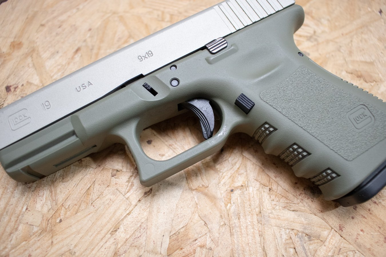 GLOCK 19 9mm Police Trade-In Pistol with OD Green Frame and Glock Case
