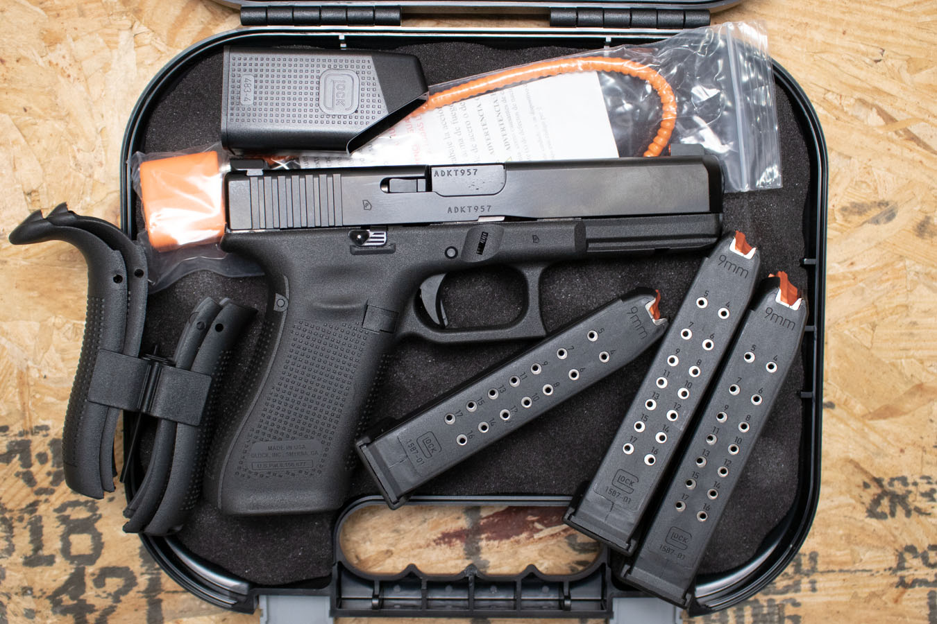 GLOCK 17M 9mm Used Trade-In Pistol w/Three Mags, Backstraps, Case