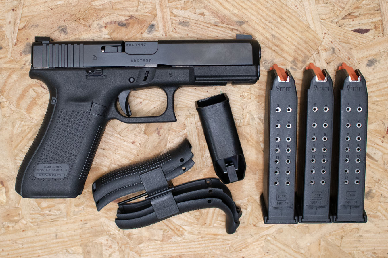 GLOCK 17M 9mm Used Trade-In Pistol w/Three Mags, Backstraps, Case