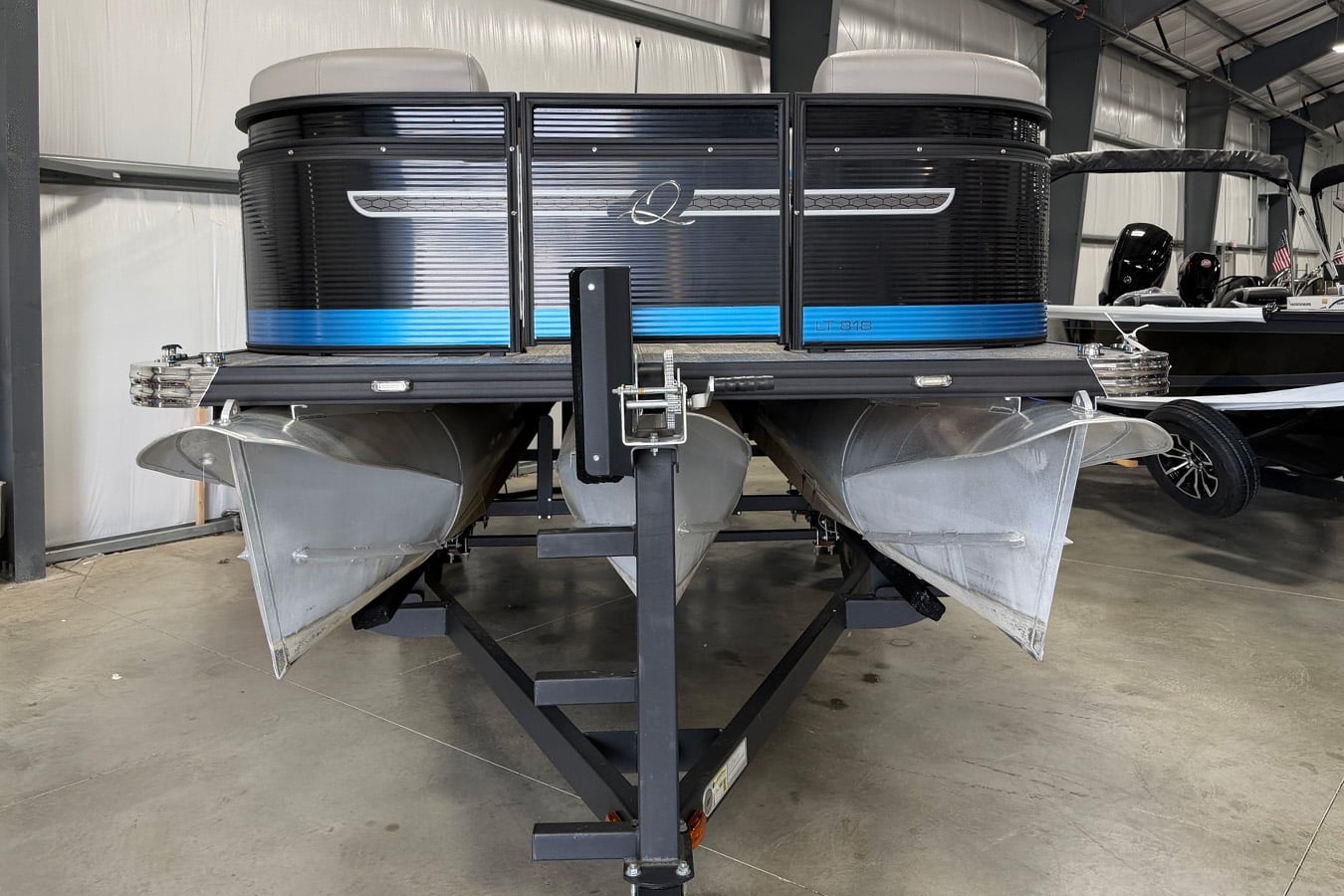 Apex Marine 2022 QWEST E 818 LANAI LT TRITOON