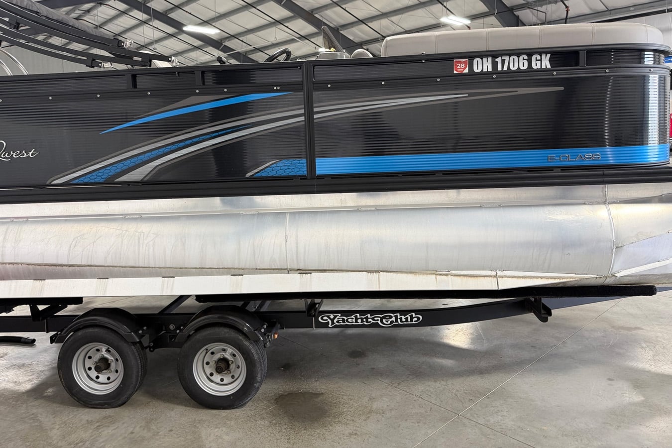 Apex Marine 2022 QWEST E 818 LANAI LT TRITOON