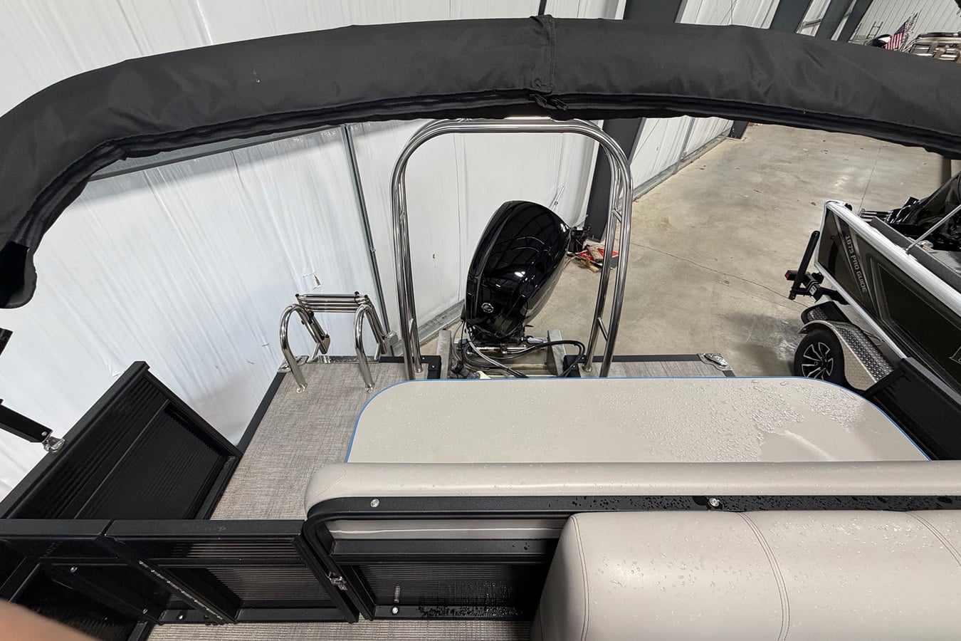 Apex Marine 2022 QWEST E 818 LANAI LT TRITOON
