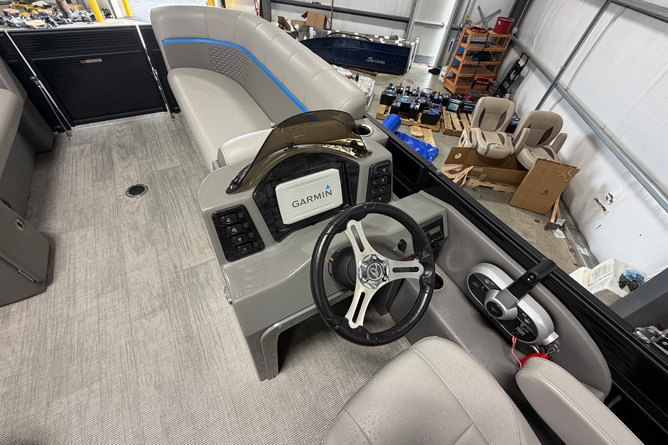 Apex Marine 2022 QWEST E 818 LANAI LT TRITOON
