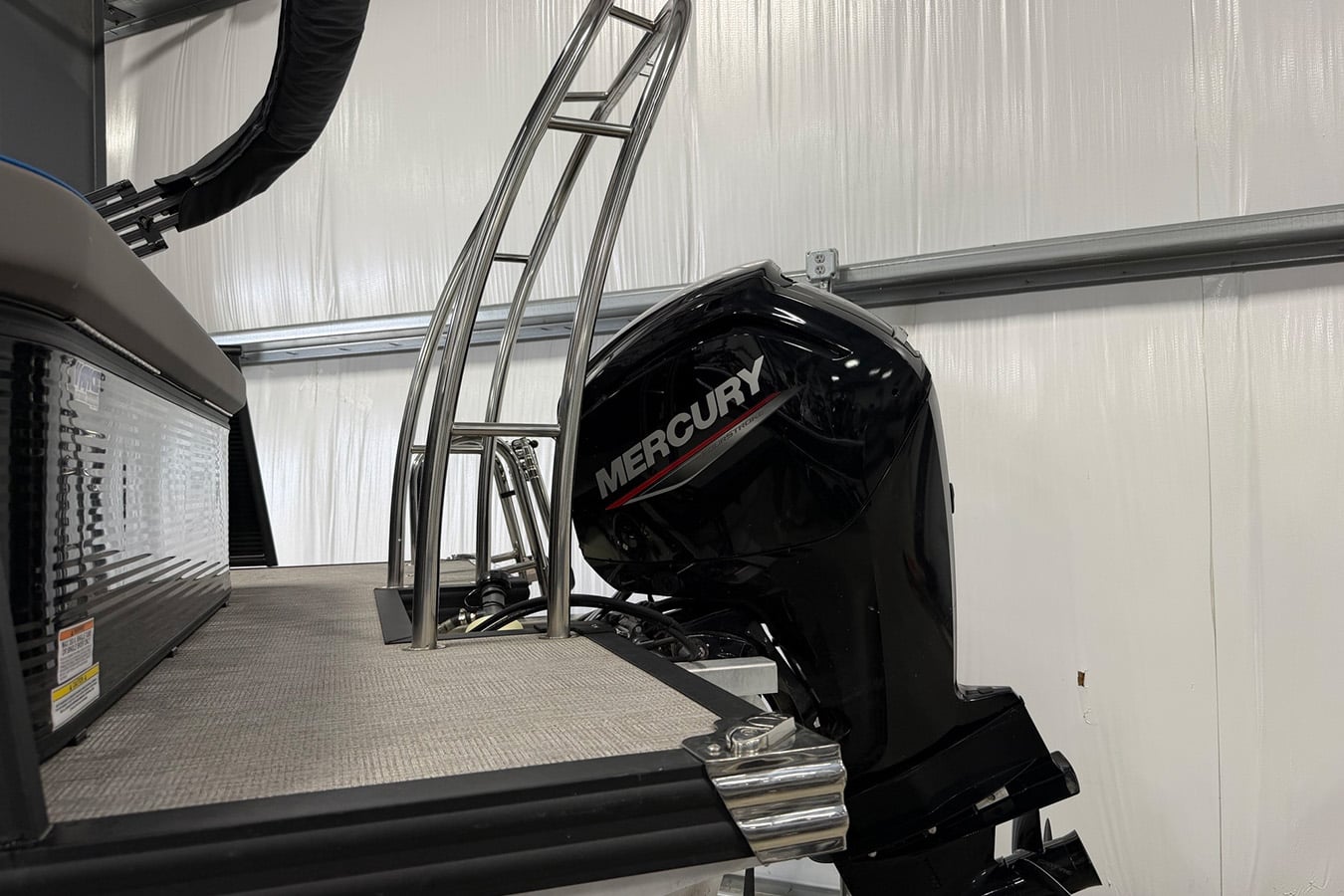Apex Marine 2022 QWEST E 818 LANAI LT TRITOON