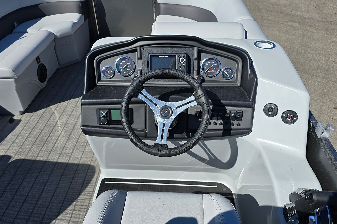Bentley 2023 Legacy 200 Cruise XL with Mercury 115 ELPT CT