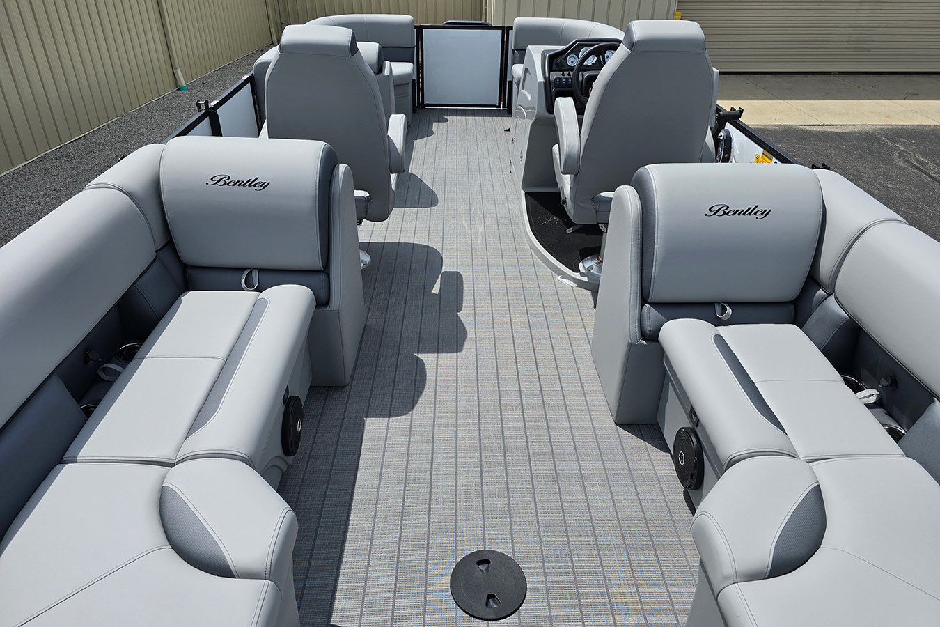 Bentley Legacy 223 Navigator with Mercury 22L Cold Fusion - White
