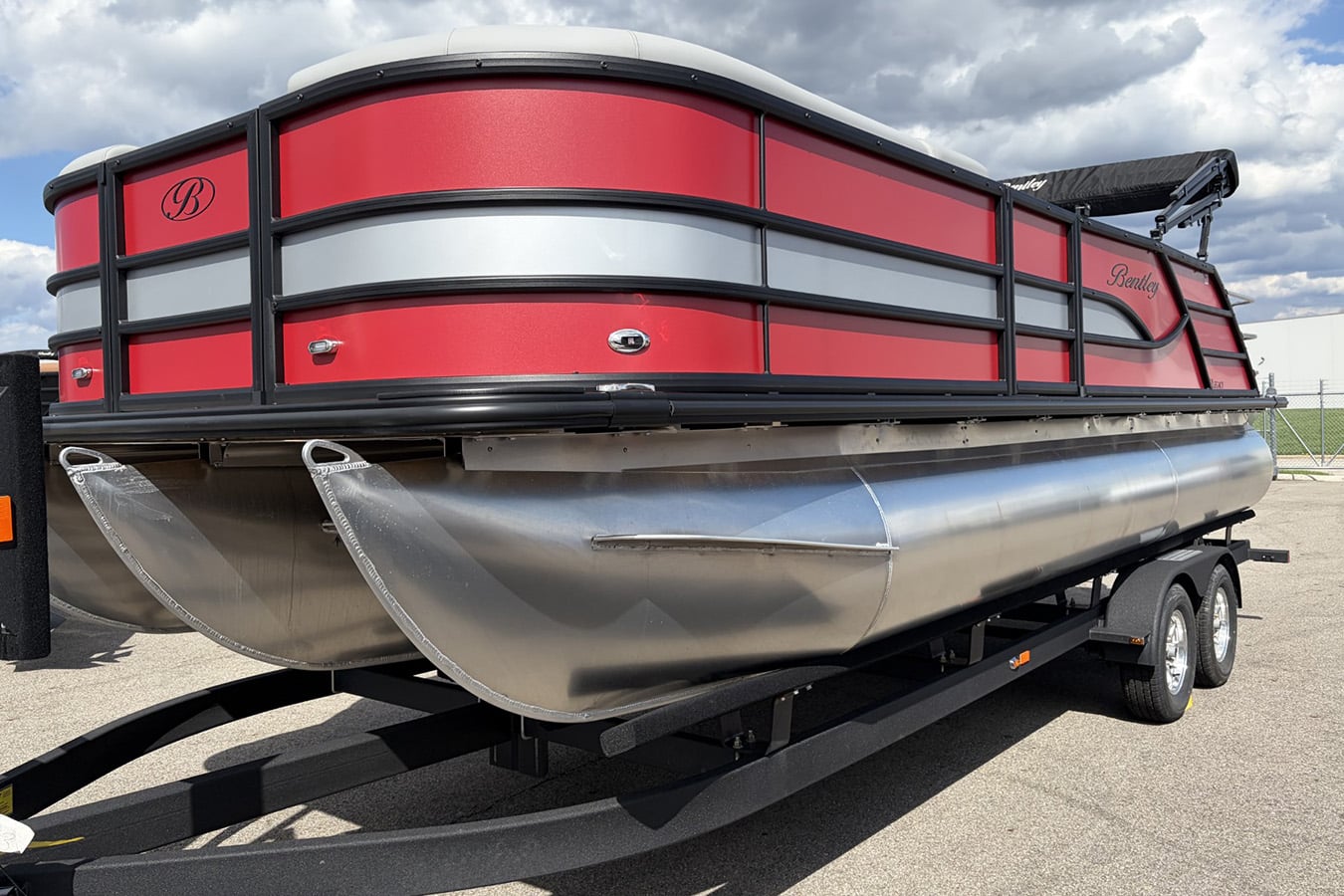 Bentley 2026 Legacy 223 Swingback with 150L Mercury 