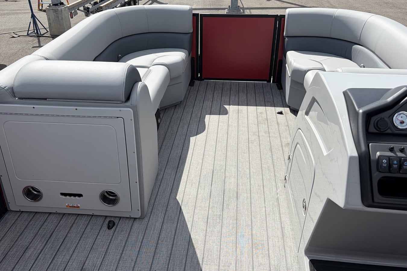 Bentley 2026 Legacy 223 Swingback with 150L Mercury 