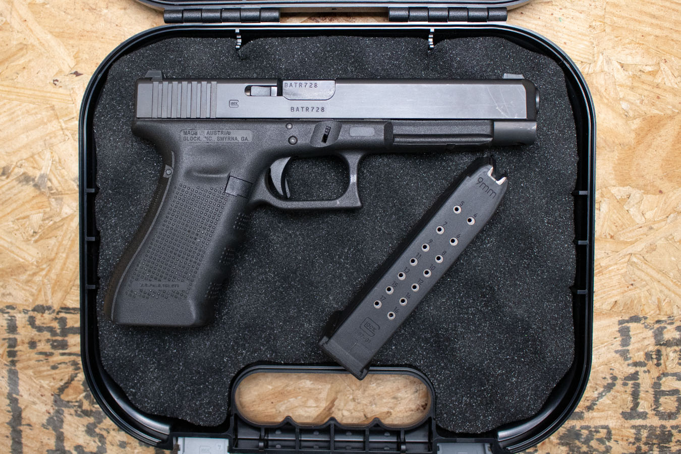GLOCK 34 Gen4 9mm Police Trade-In Pistol with Window-Cut Slide, Case