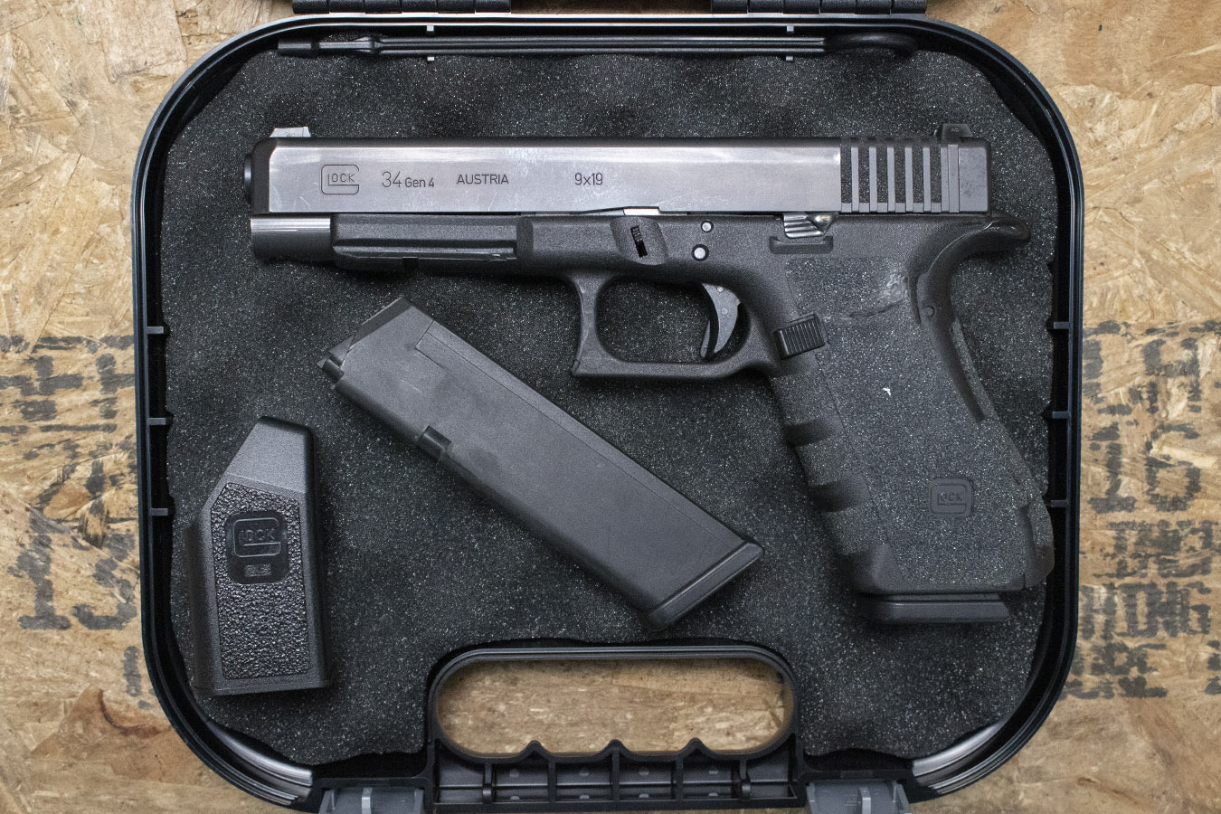 GLOCK 34 Gen4 9mm Police Trade-In Pistol with Two Magazines and Case