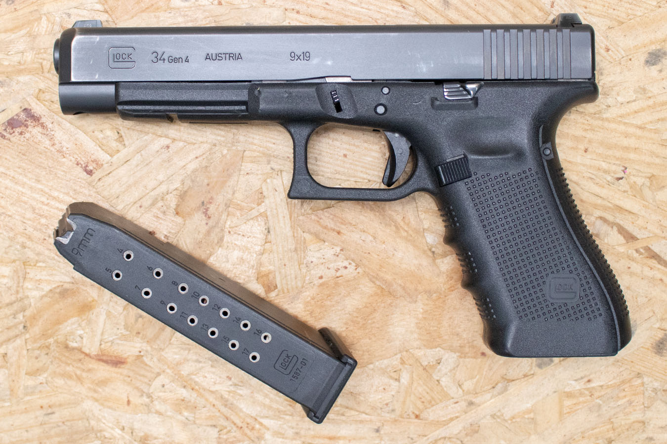 GLOCK 34 Gen4 9mm Police Trade-In Pistol with Window-Cut Slide, Case