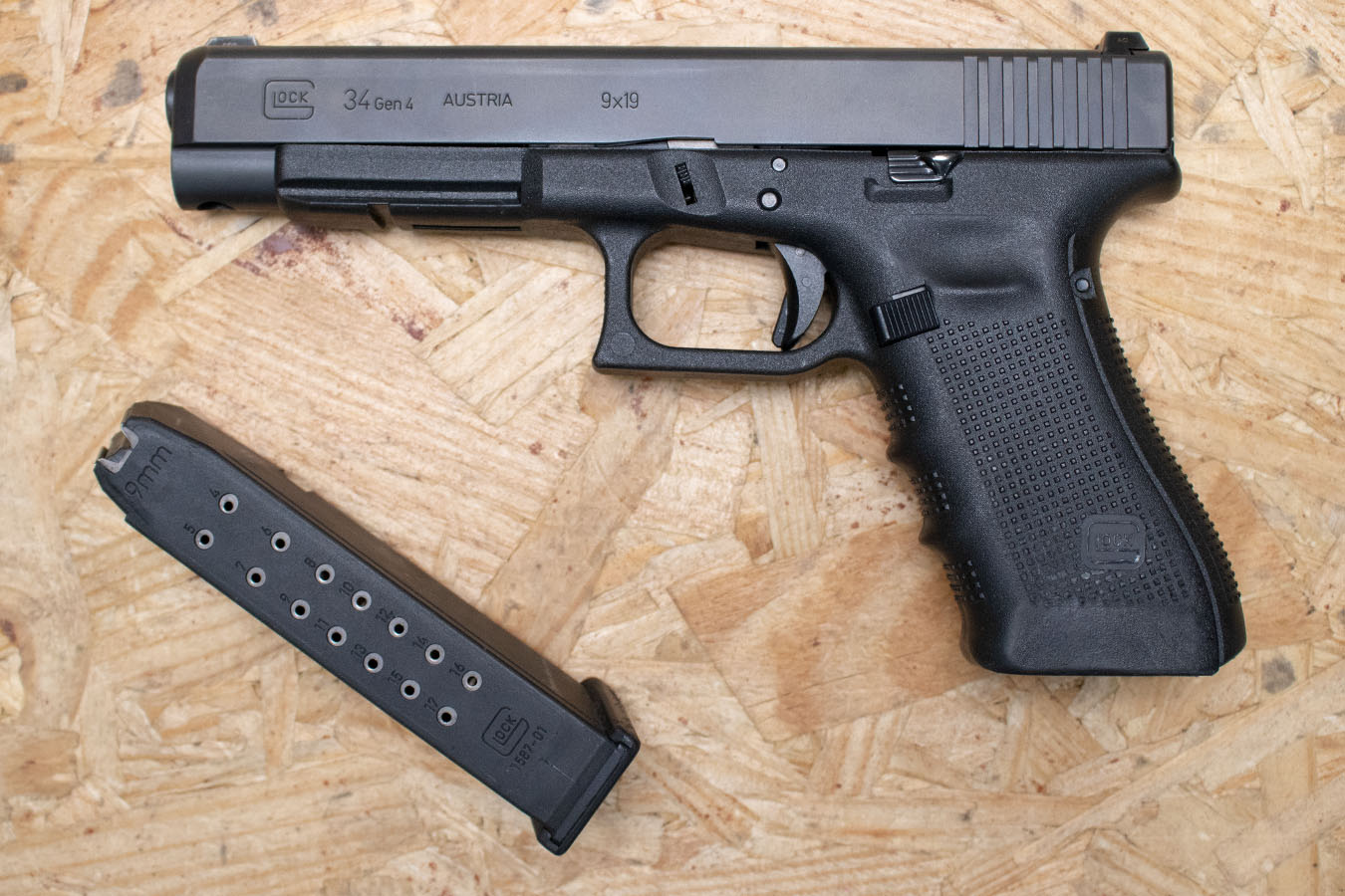 GLOCK 34 Gen4 9mm Police Trade-In Pistol with Window-Cut Slide, Case