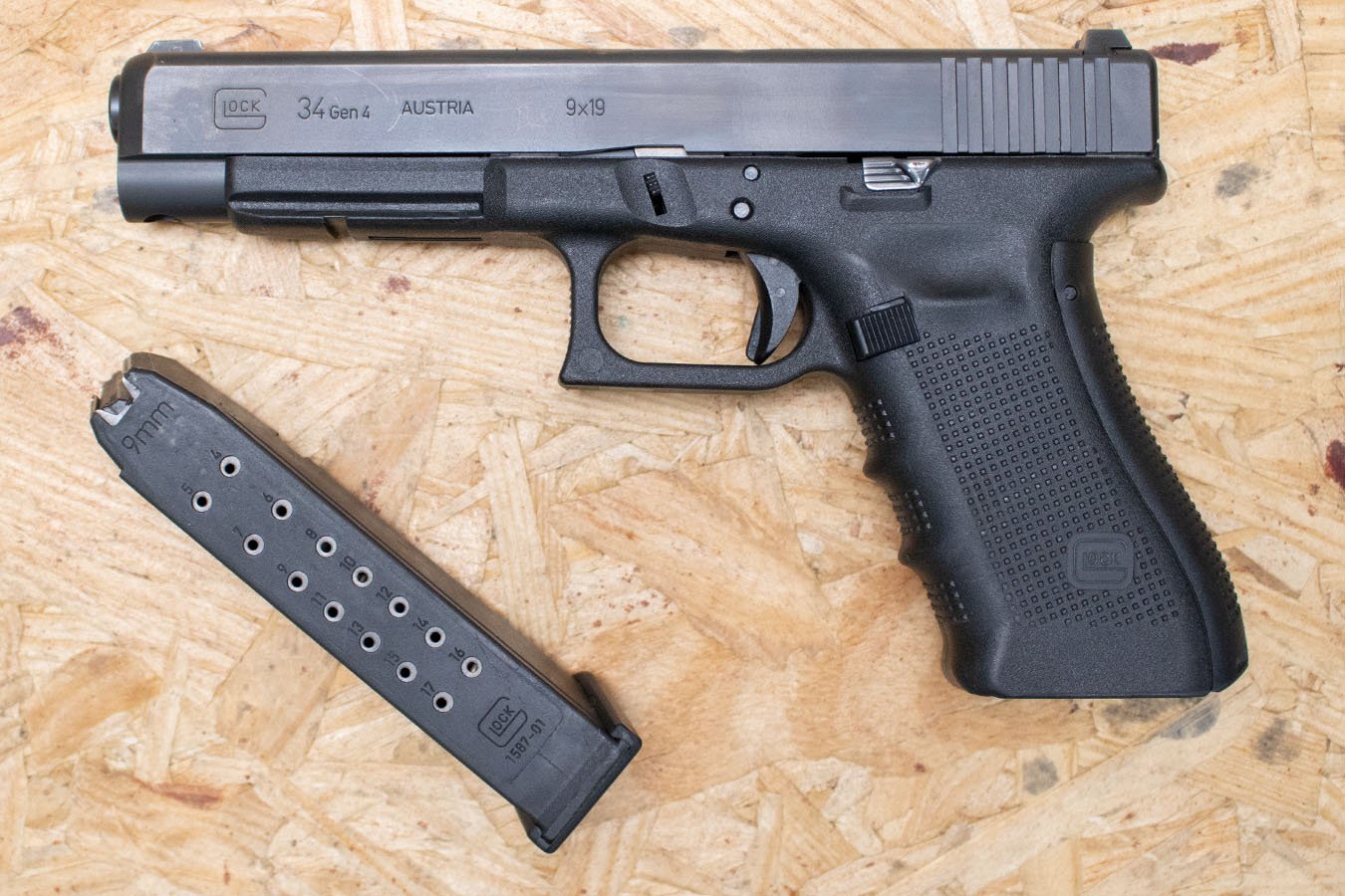 GLOCK 34 Gen4 9mm Police Trade-In Pistol with Window-Cut Slide, Case