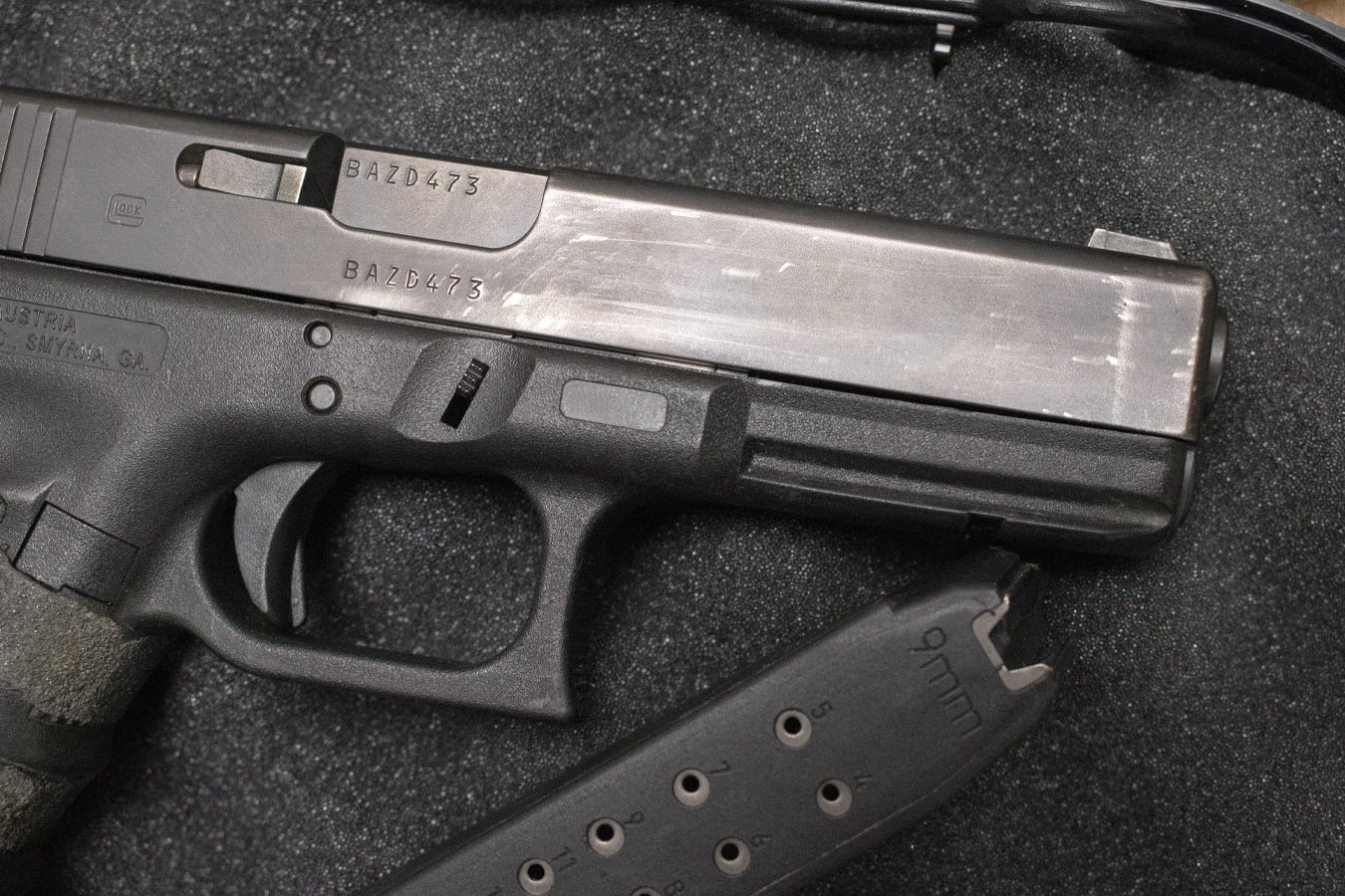 GLOCK 17 Gen4 9mm Police Trade-in Pistol with Two Magazines and Case