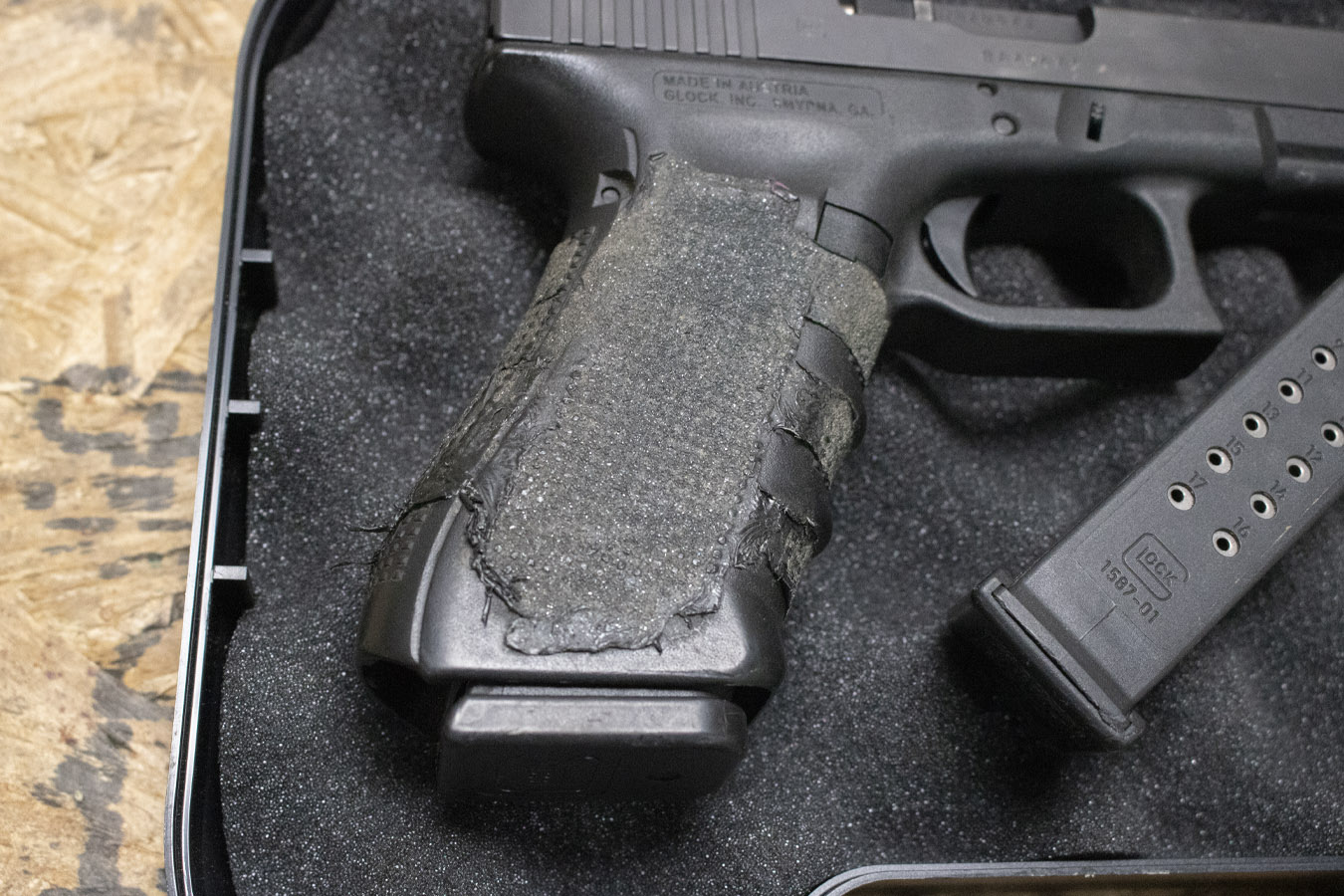 GLOCK 17 Gen4 9mm Police Trade-in Pistol with Two Magazines and Case