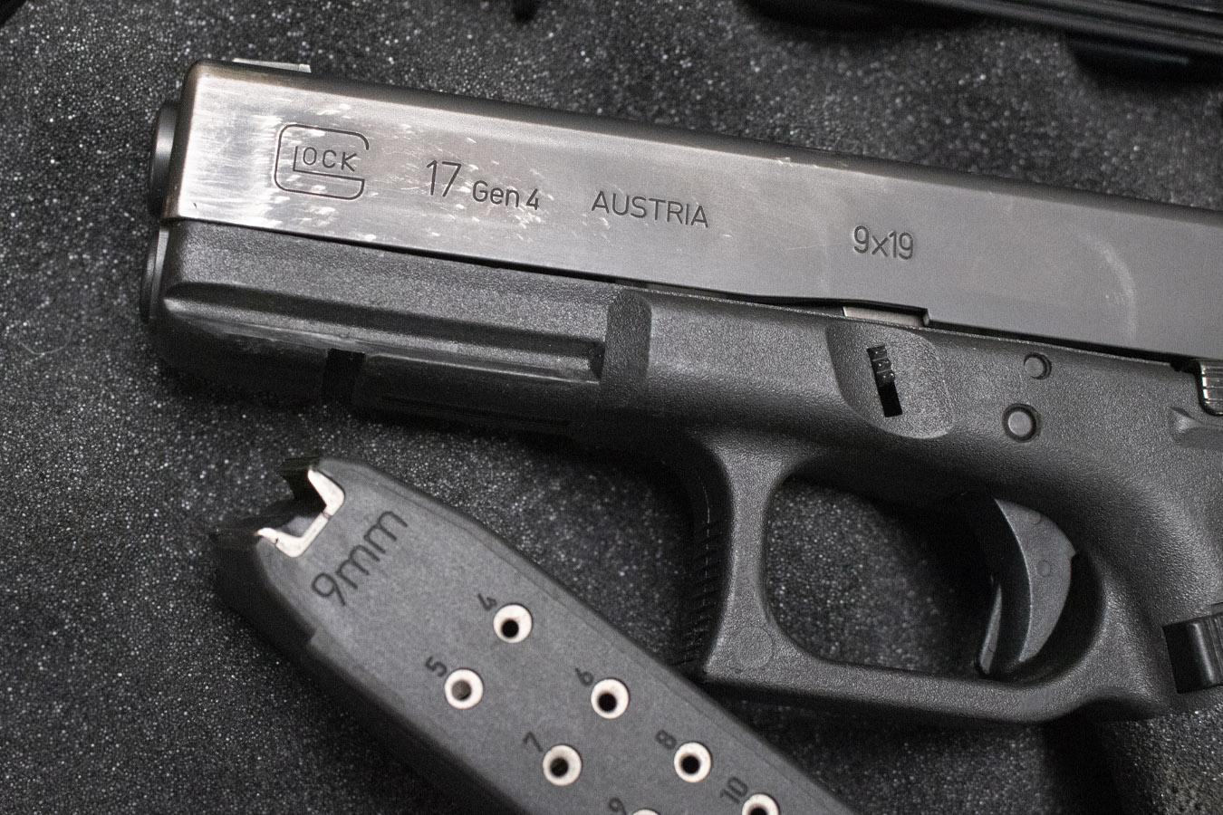 GLOCK 17 Gen4 9mm Police Trade-in Pistol with Two Magazines and Case