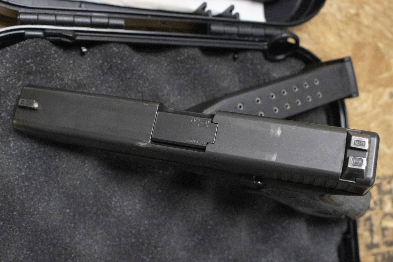 GLOCK 17 Gen4 9mm Police Trade-in Pistol with Two Magazines and Case