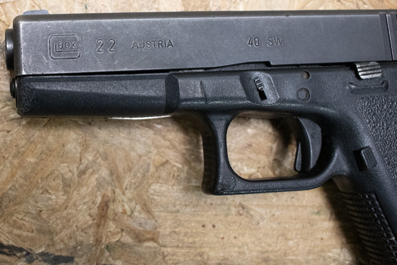 GLOCK 22 Gen2 40 S&W Police Trade-In Pistol with Custom Back Plate