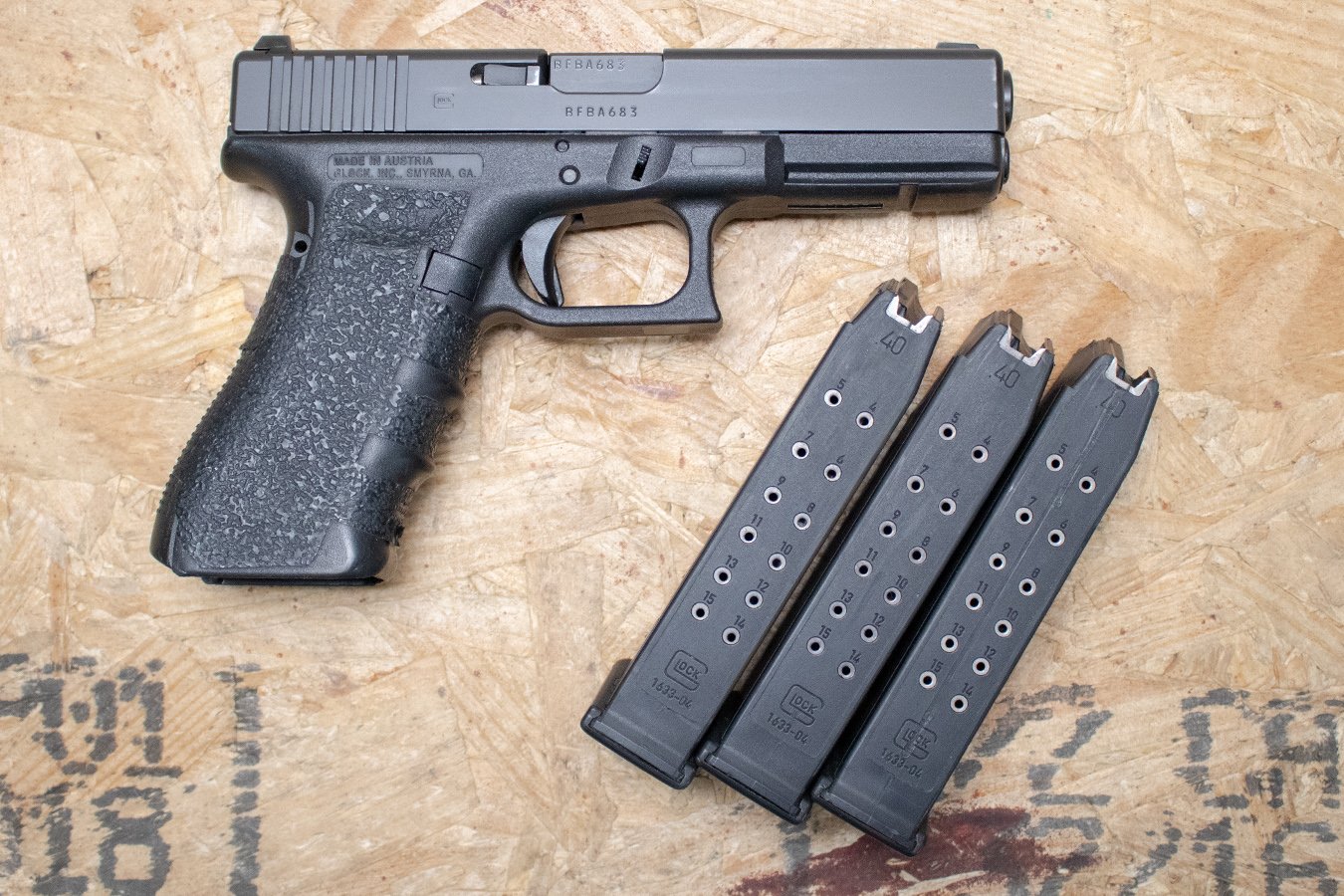 GLOCK 22Gen4 40 S&W Police Trade-In Pistol with Additional Mags and Case