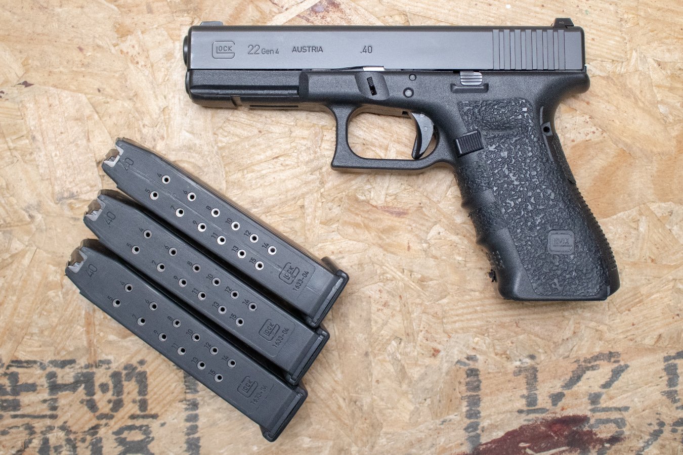 GLOCK 22Gen4 40 S&W Police Trade-In Pistol with Additional Mags and Case
