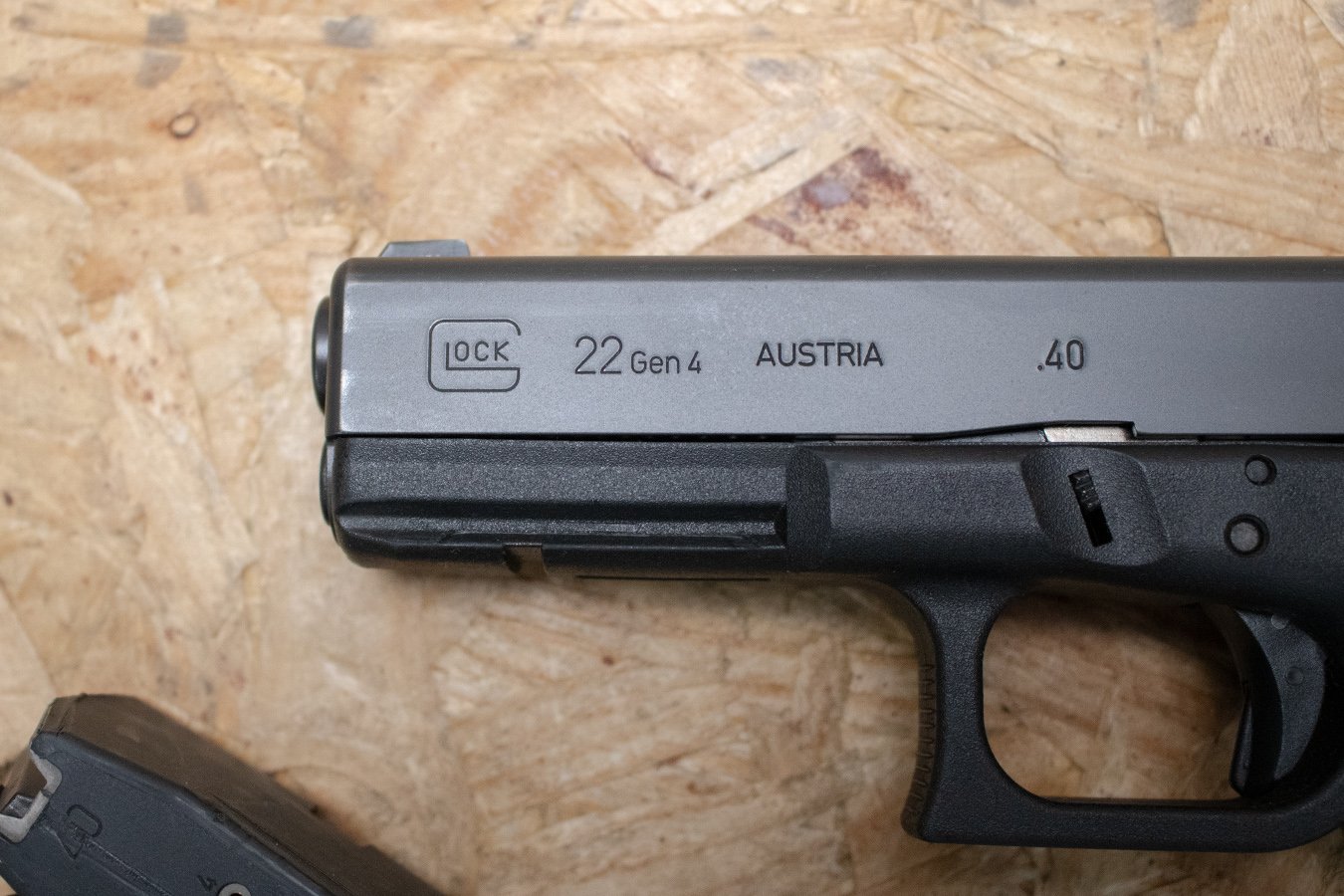GLOCK 22Gen4 40 S&W Police Trade-In Pistol with Additional Mags and Case