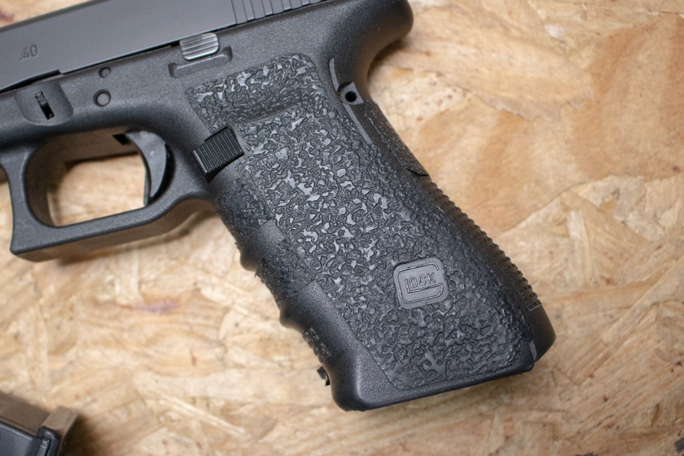 GLOCK 22Gen4 40 S&W Police Trade-In Pistol with Additional Mags and Case