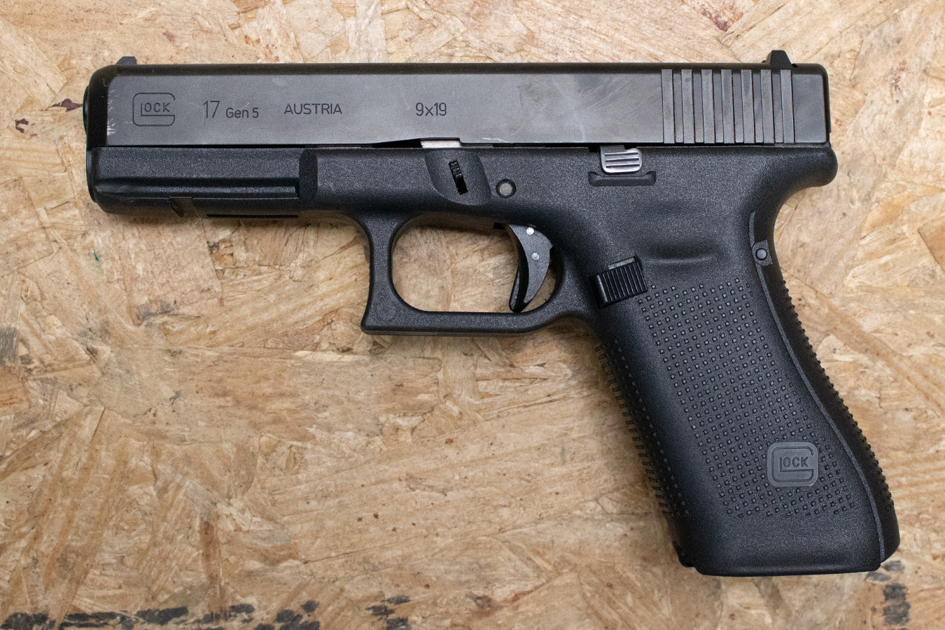 GLOCK 17 Gen5 9mm Police Trade-in Pistol (Magazine Not Included)