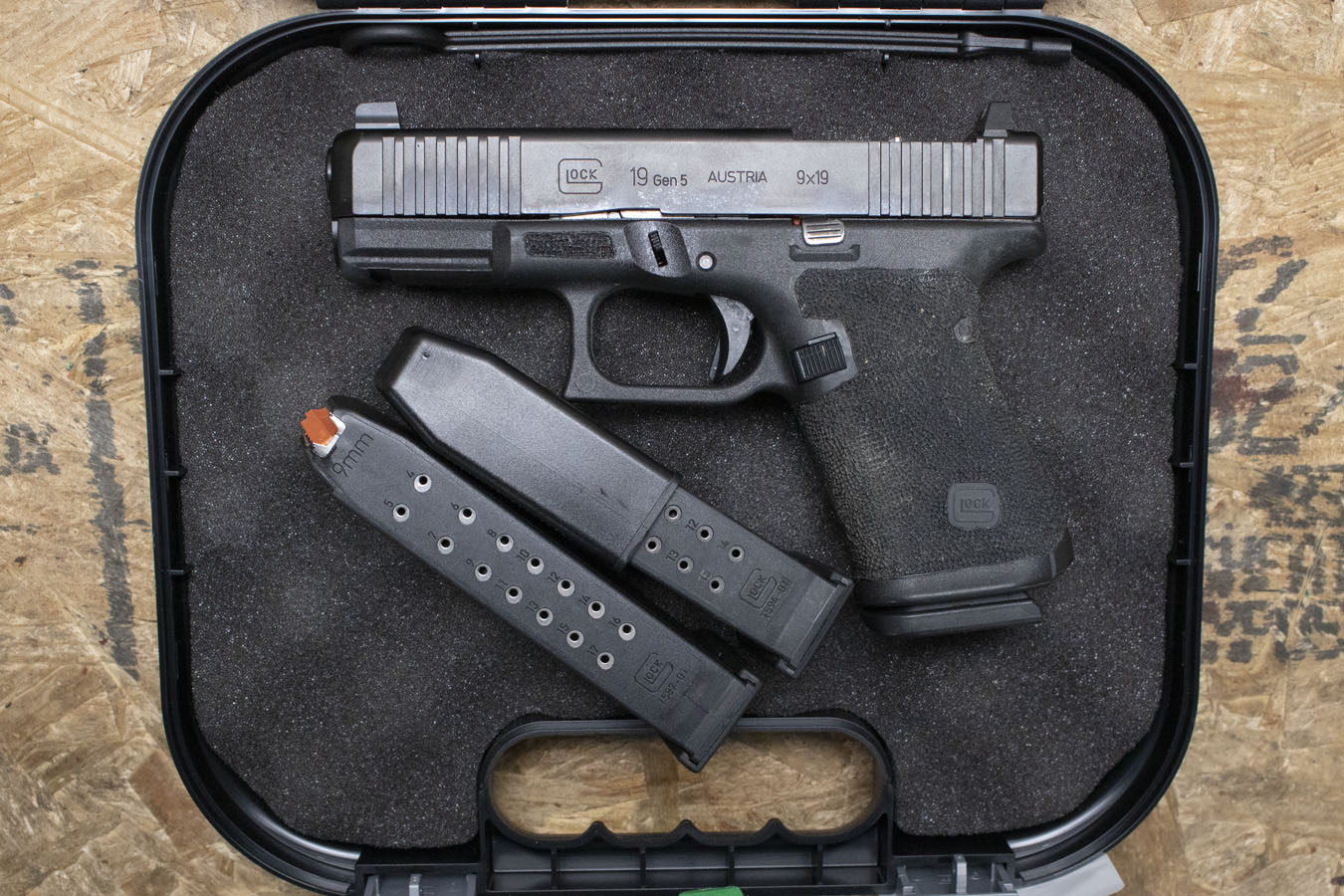 GLOCK 19 Gen5 MOS 9mm Police Trade-In Pistol with Three Magazines and Case