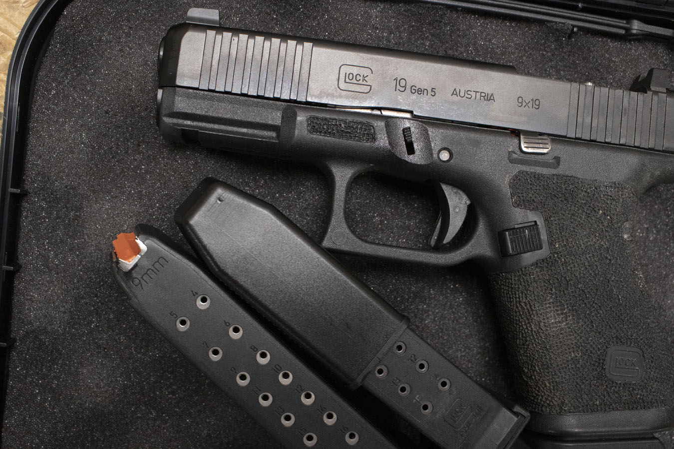 GLOCK 19 Gen5 MOS 9mm Police Trade-In Pistol with Three Magazines and Case